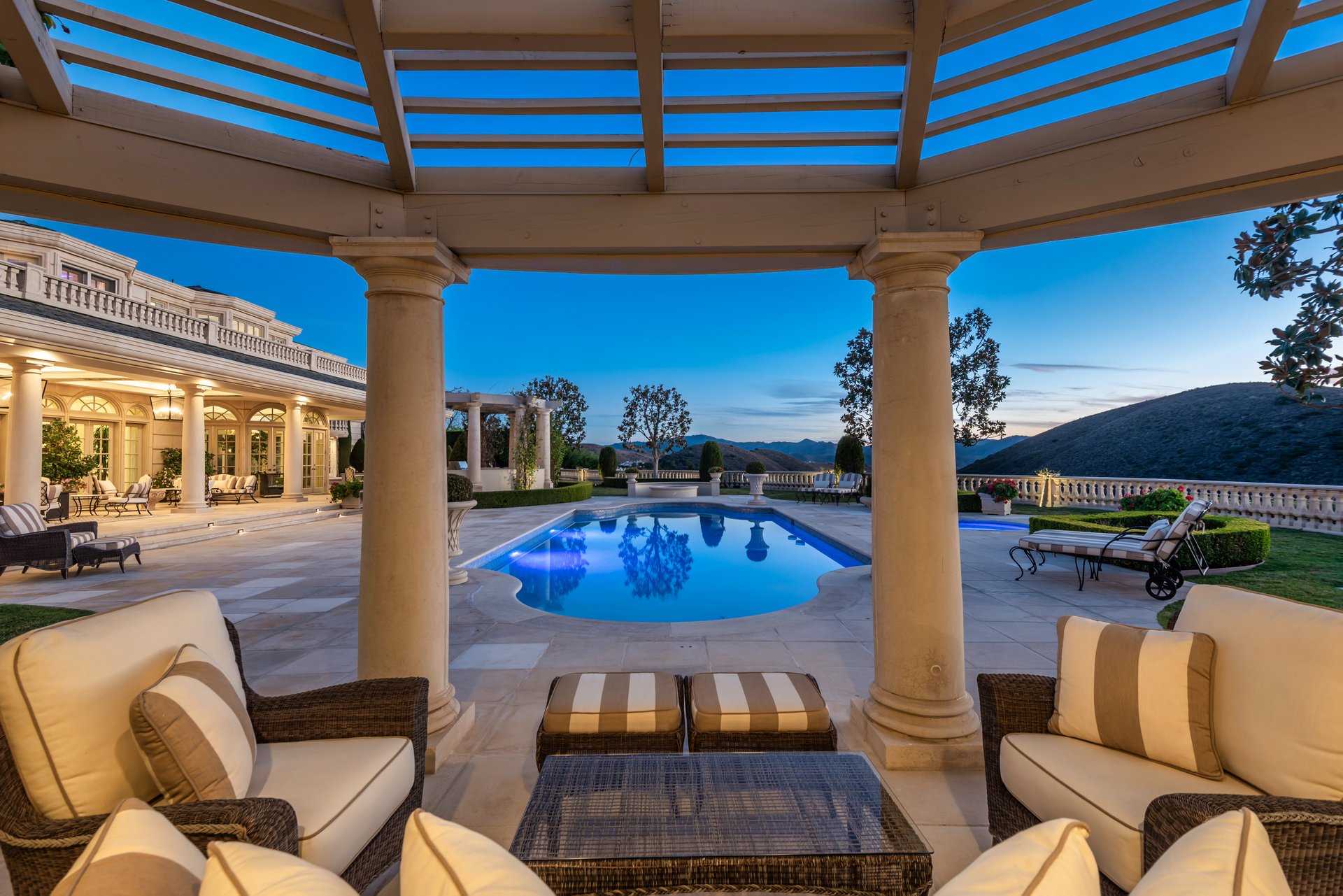 996 Vista Ridge Lane