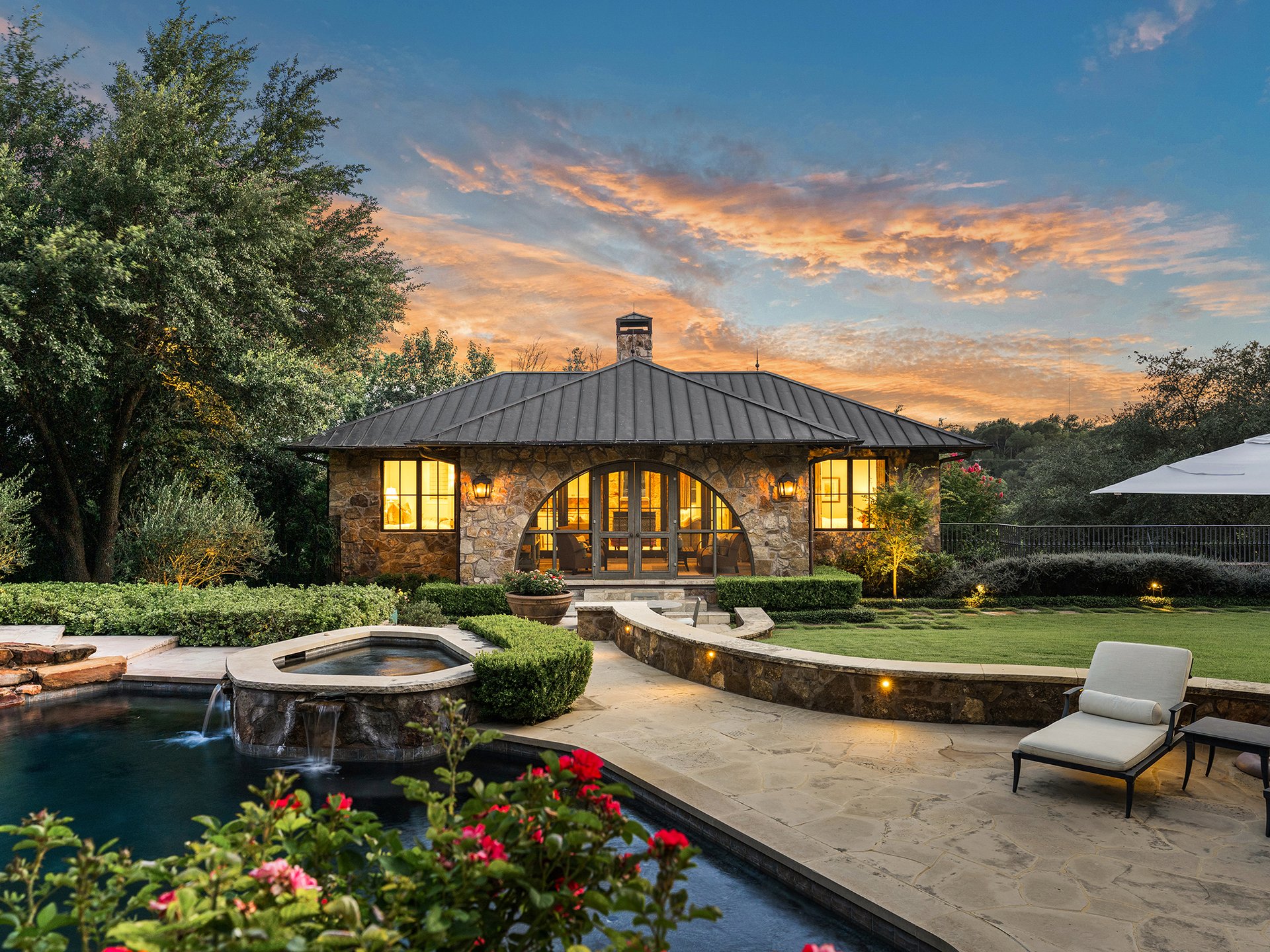 3907 Balcones Drive