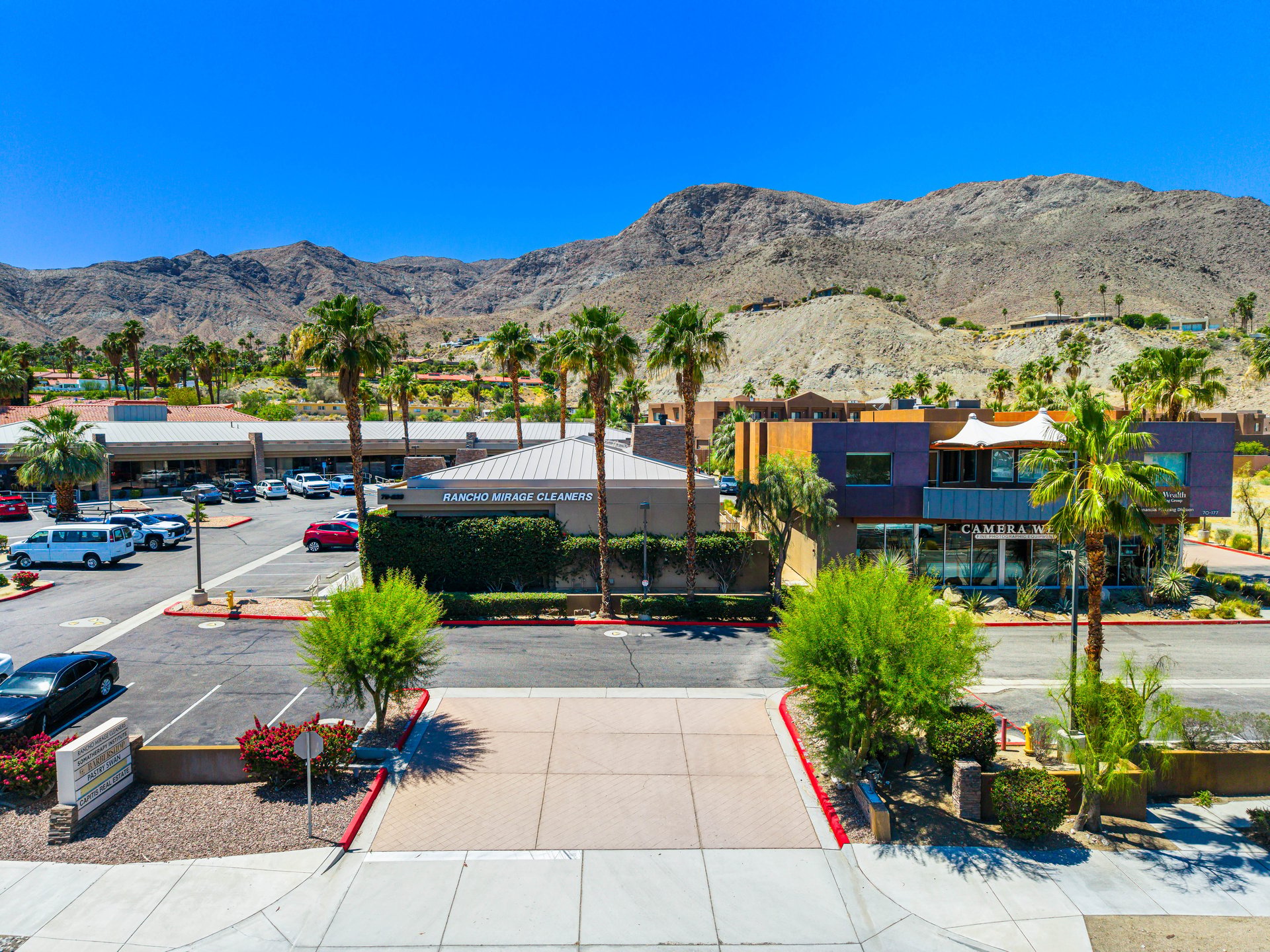 Desert Square - Suite D