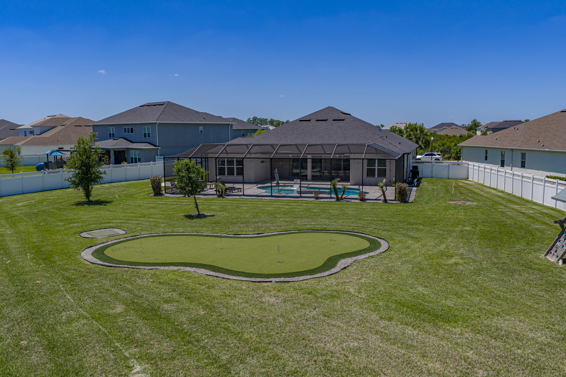 6883 BRADBURY CIR