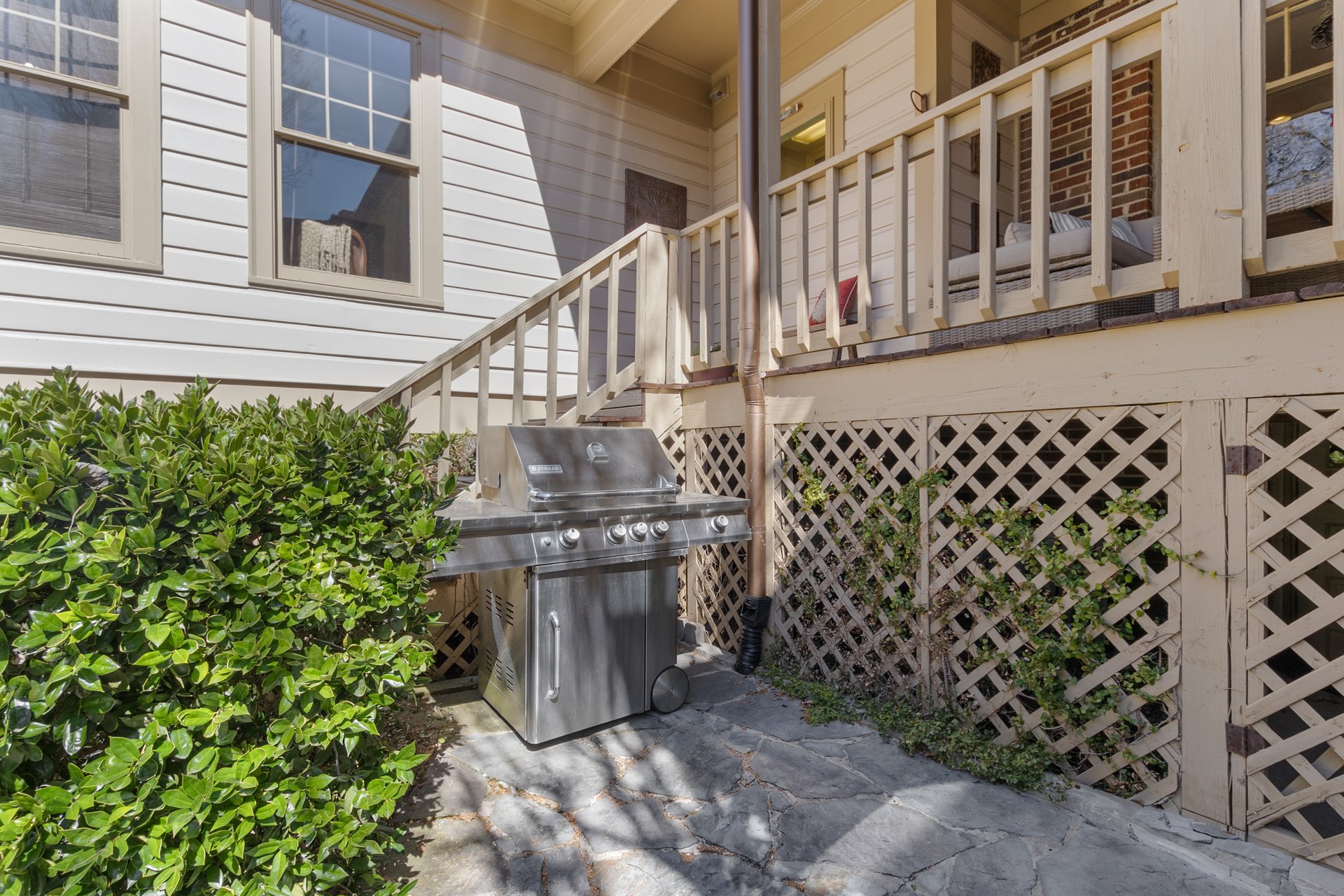 1285 Oakdale Road NE
