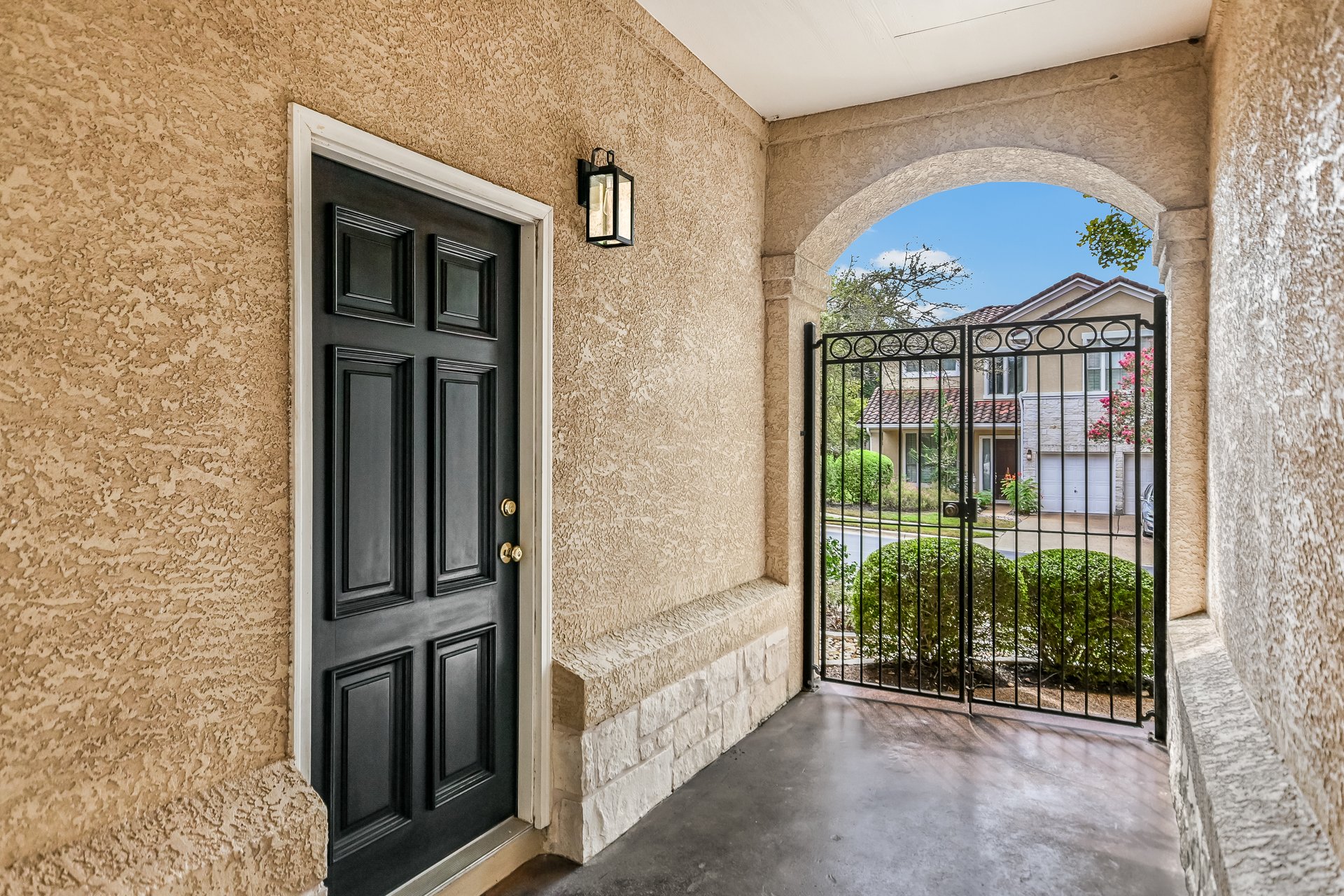 6433 Tasajillo Trail
