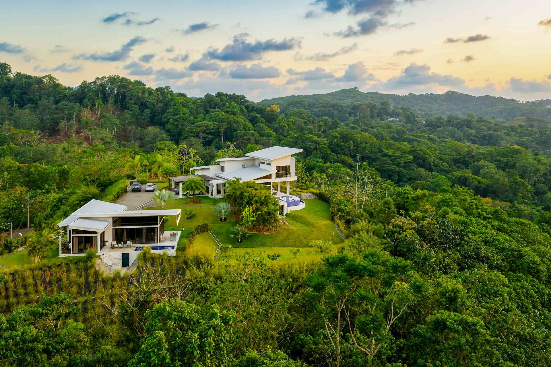 Guest House and Infinity Pool Ocean View Luxury Estate