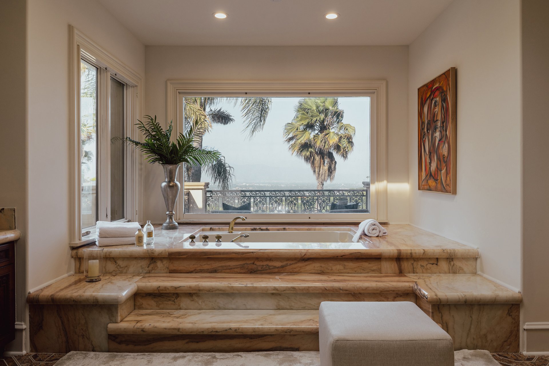 3364 Clerendon Rd, Beverly Hills 