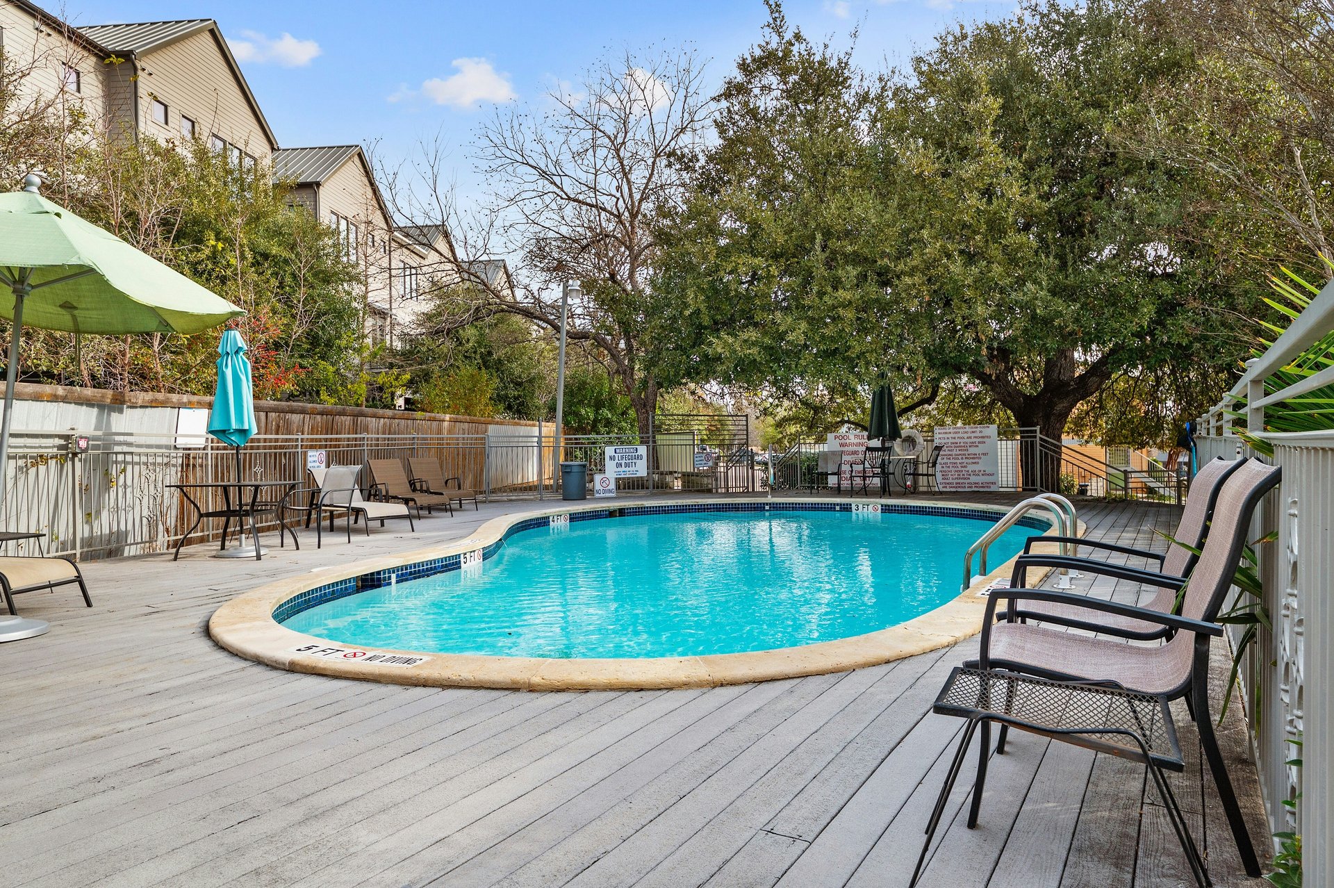 Stylish South Lamar Condo in Gated Ivy Condominiums – Prime Location with Top-Tier Amenities!