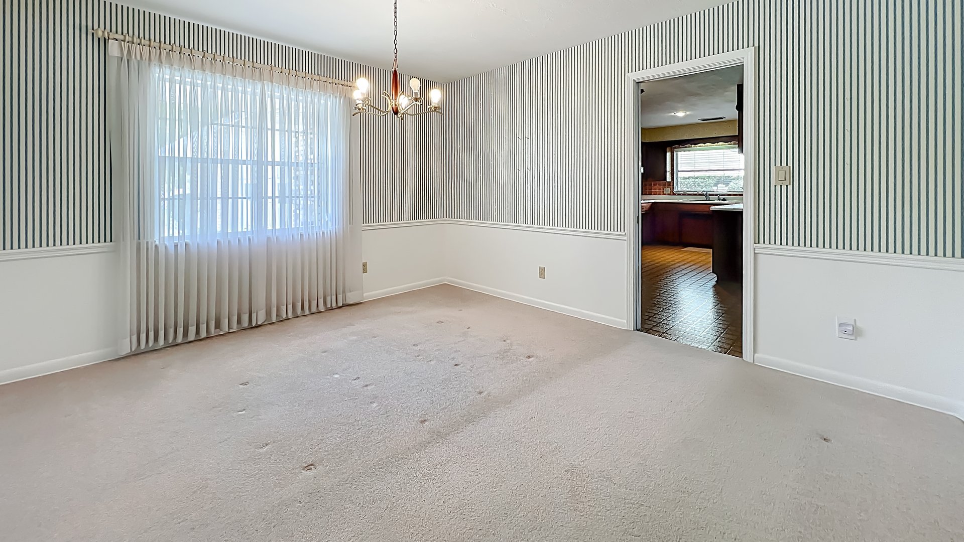 Mid-Century Modern 4-Bedroom in Dommerich Hills, Maitland