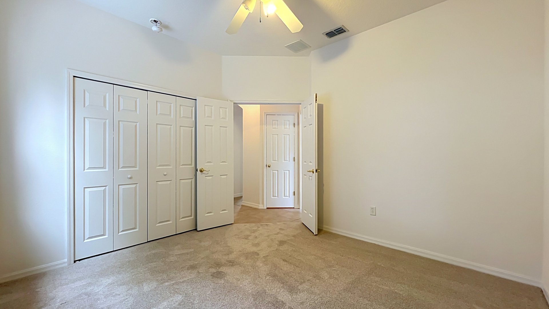 Orlando Vista Lakes 5-Bedroom 4-Bathroom Home and Lifestyle
