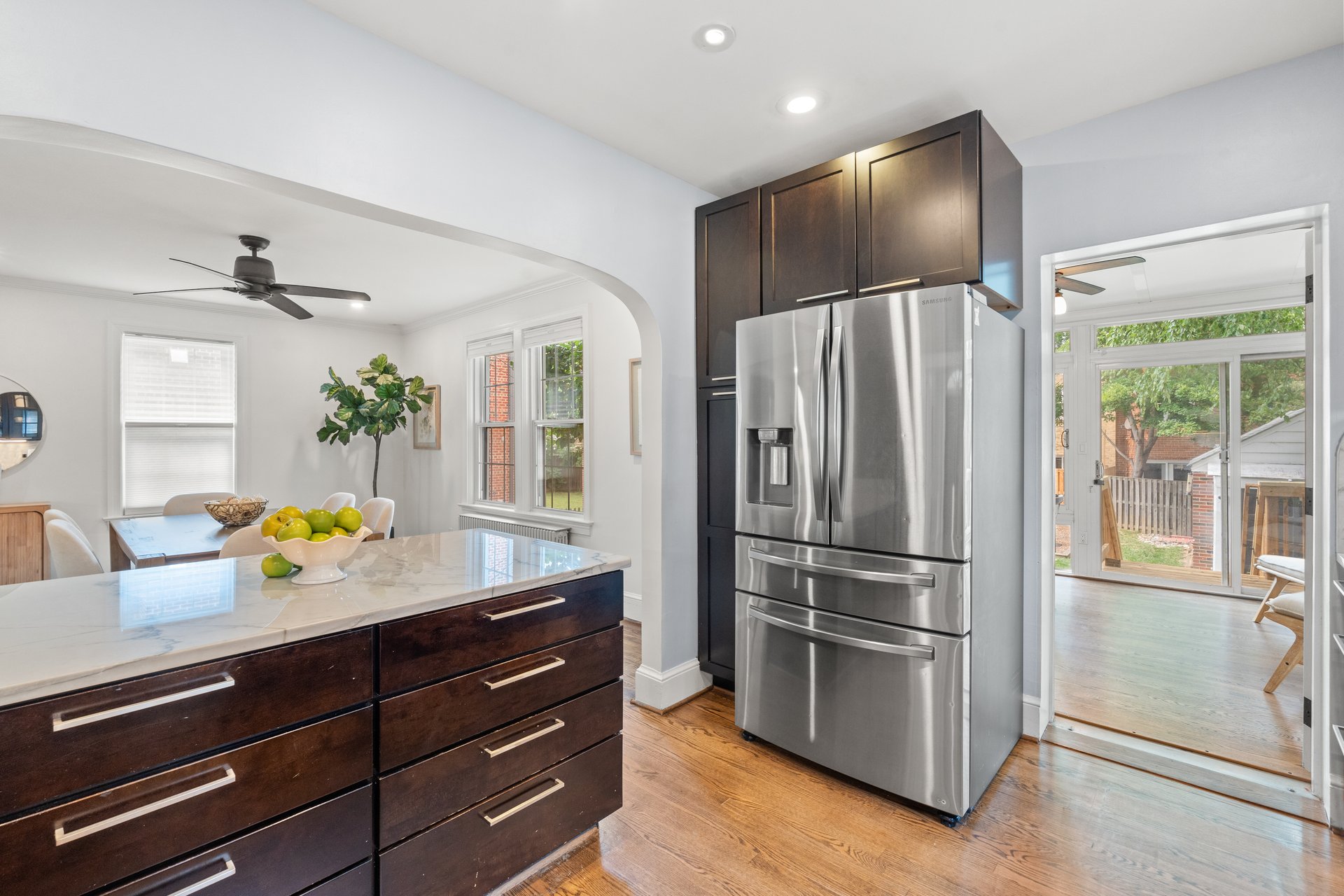 21 W Oak Street