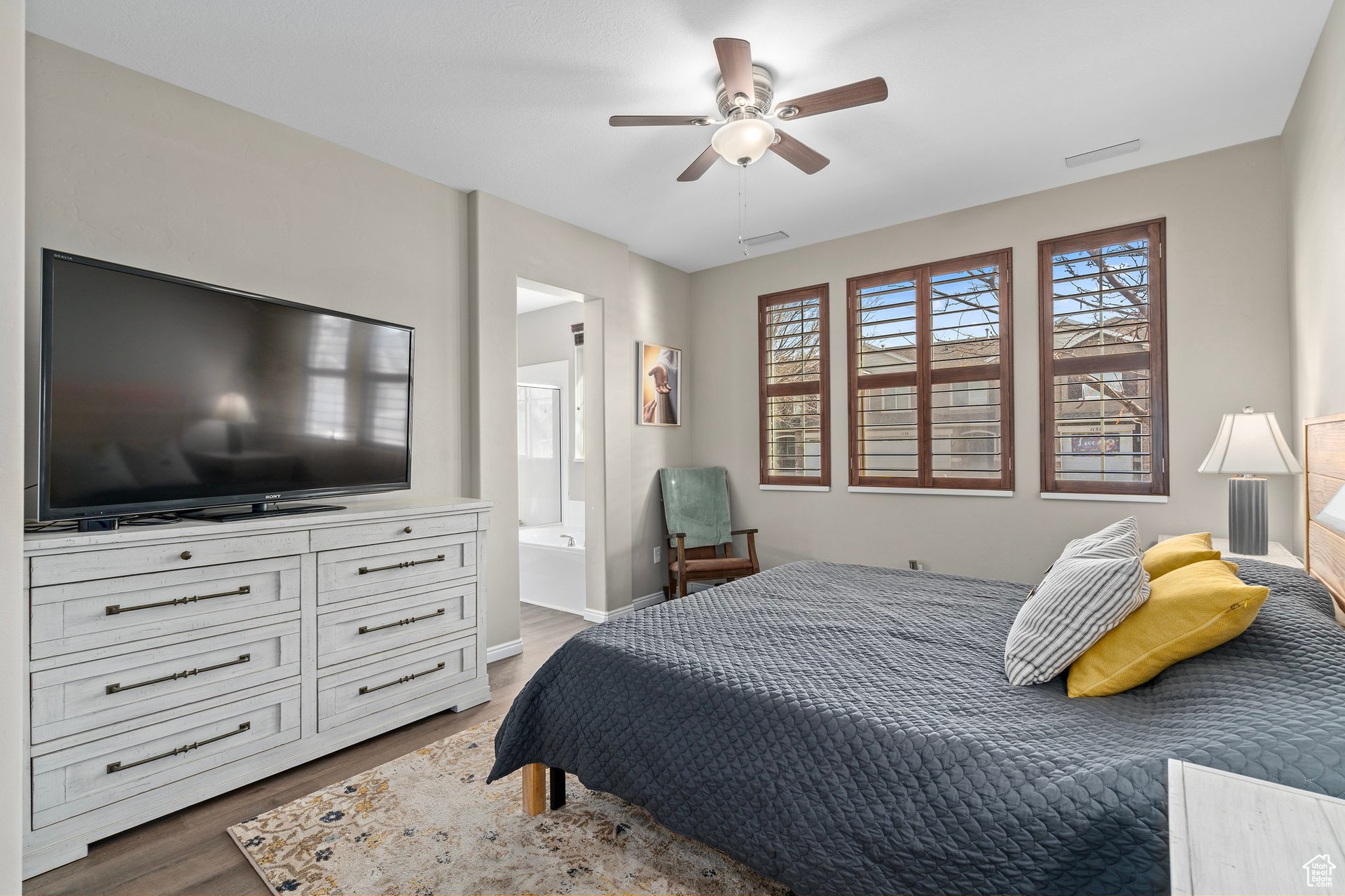 872 W Berkeley Dr