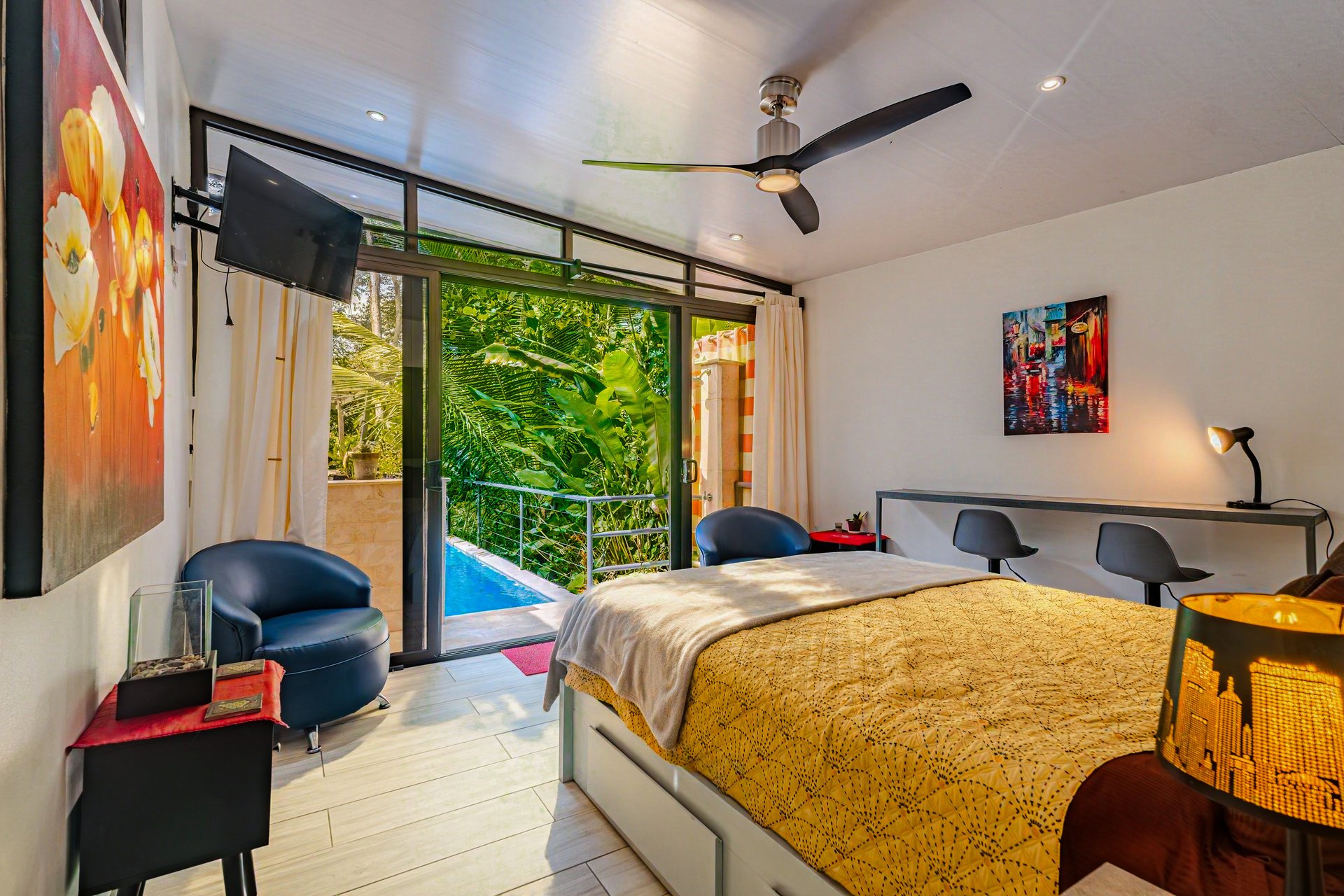 Charming 2 Bedroom Home + Studio located in heart of Uvita 