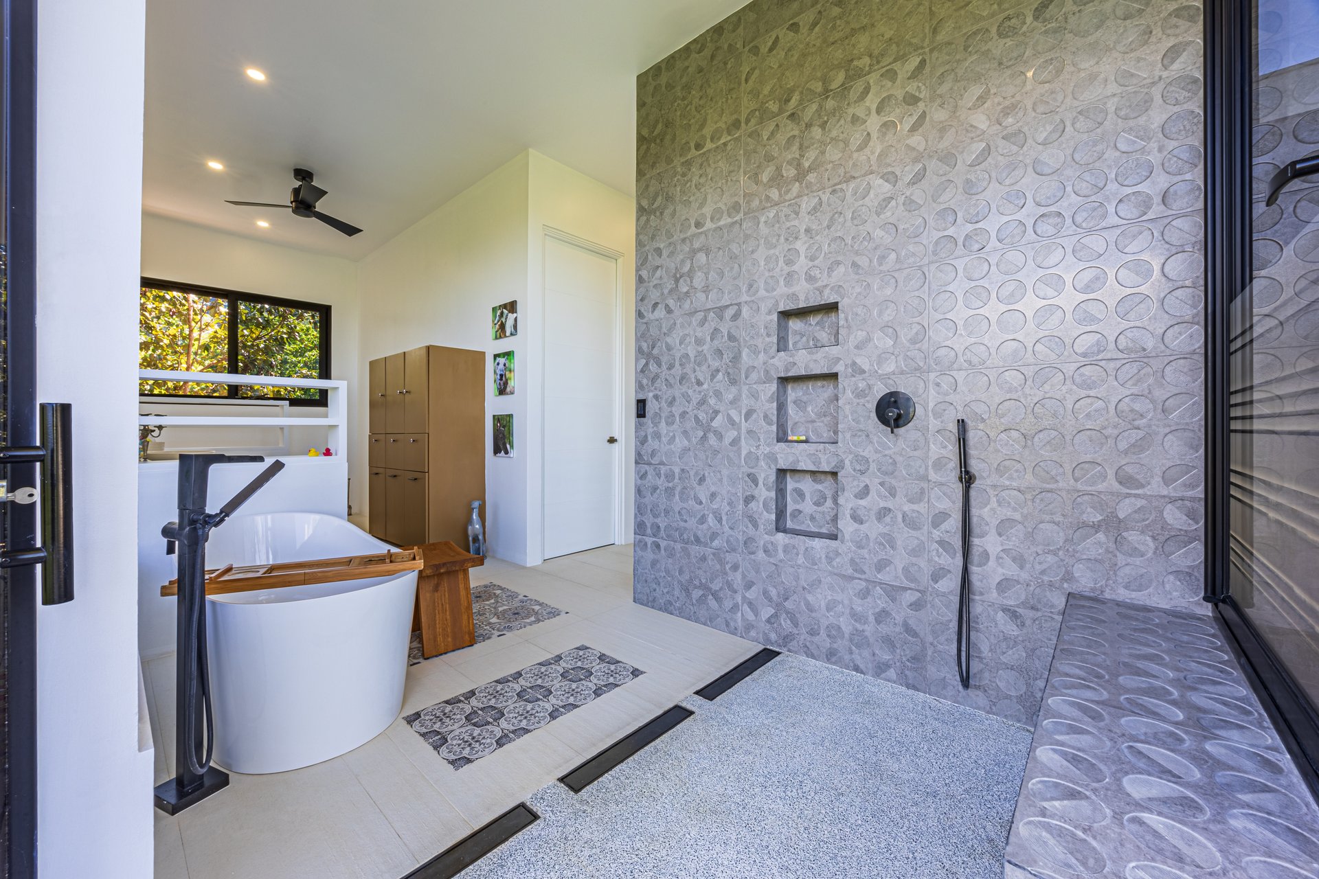 Stunning Ocean and Mountain Views, Casa Tres Galgos in Ojochal on Calle Perezoso