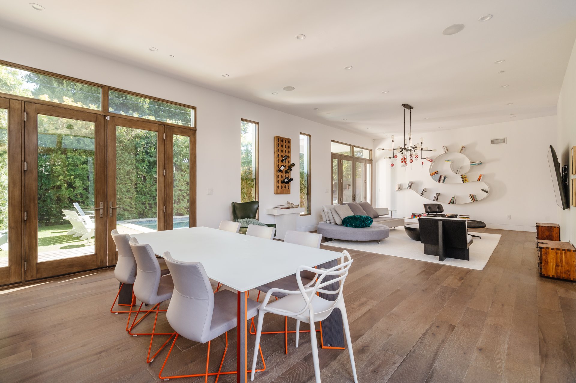 536 N Arden Blvd, Larchmont
