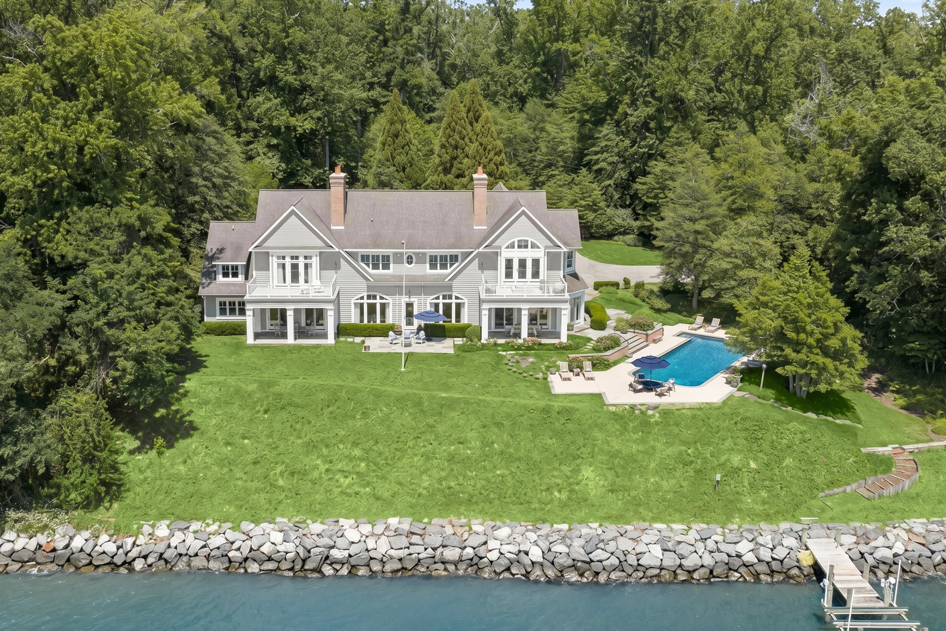 654 Round Hill Road