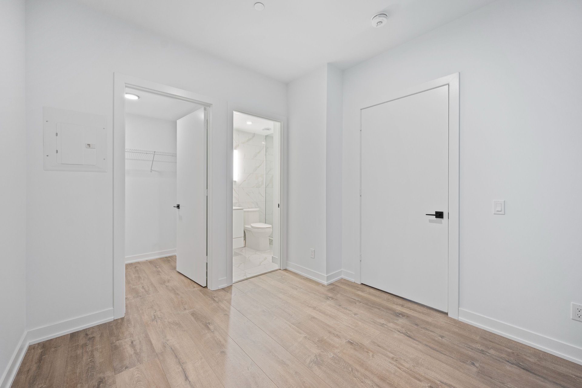 327 King Street W Unit: 302