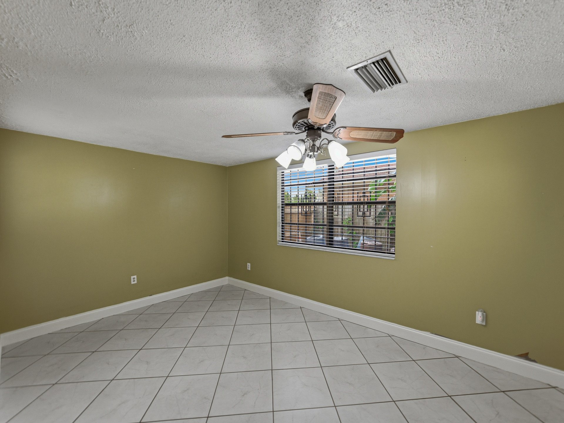 2702 AUBURN AVE W
