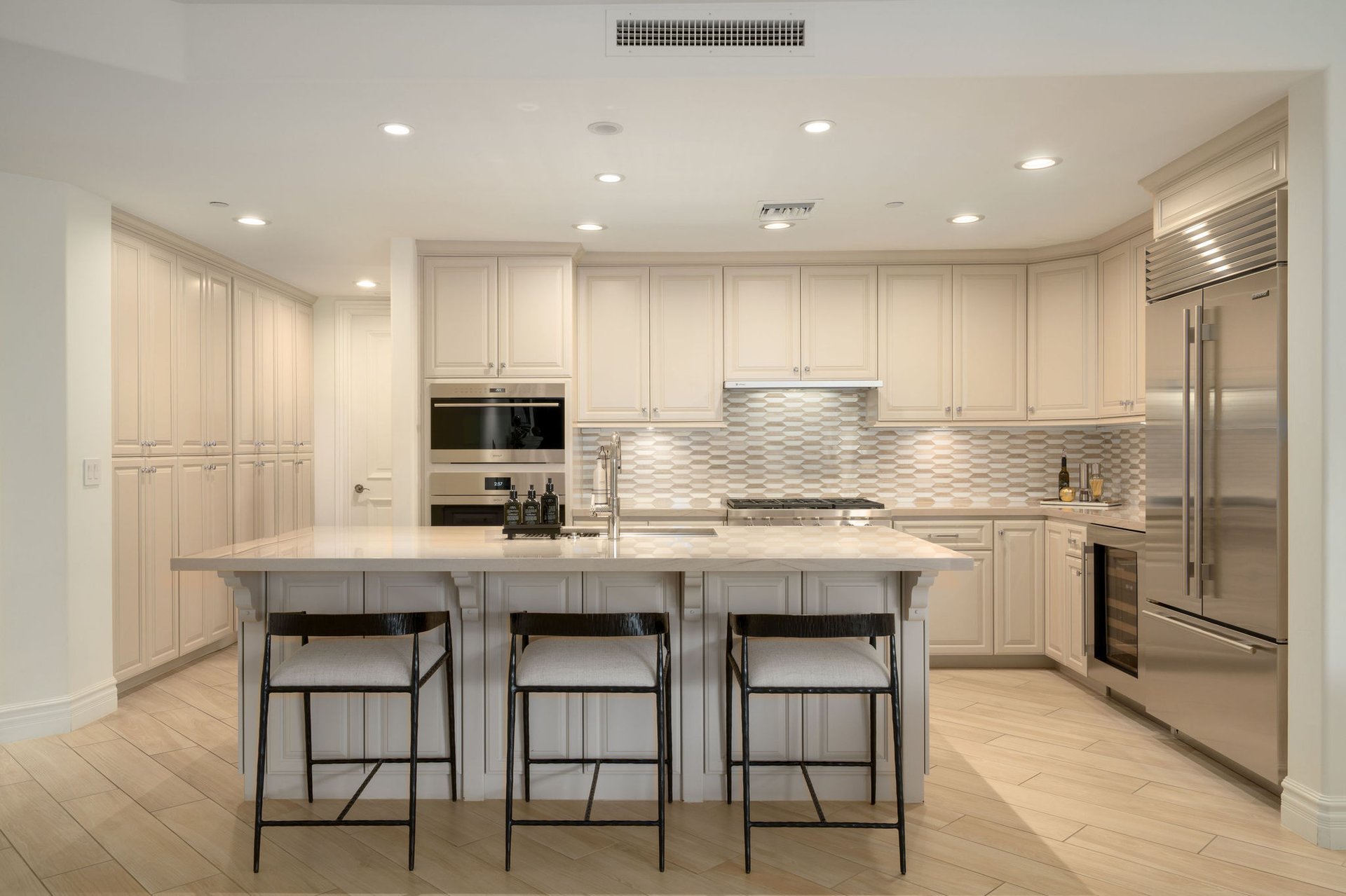 7175 E CAMELBACK Road, 301