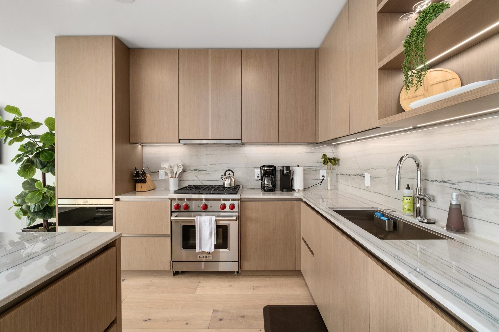 610 Davis Street #3902
