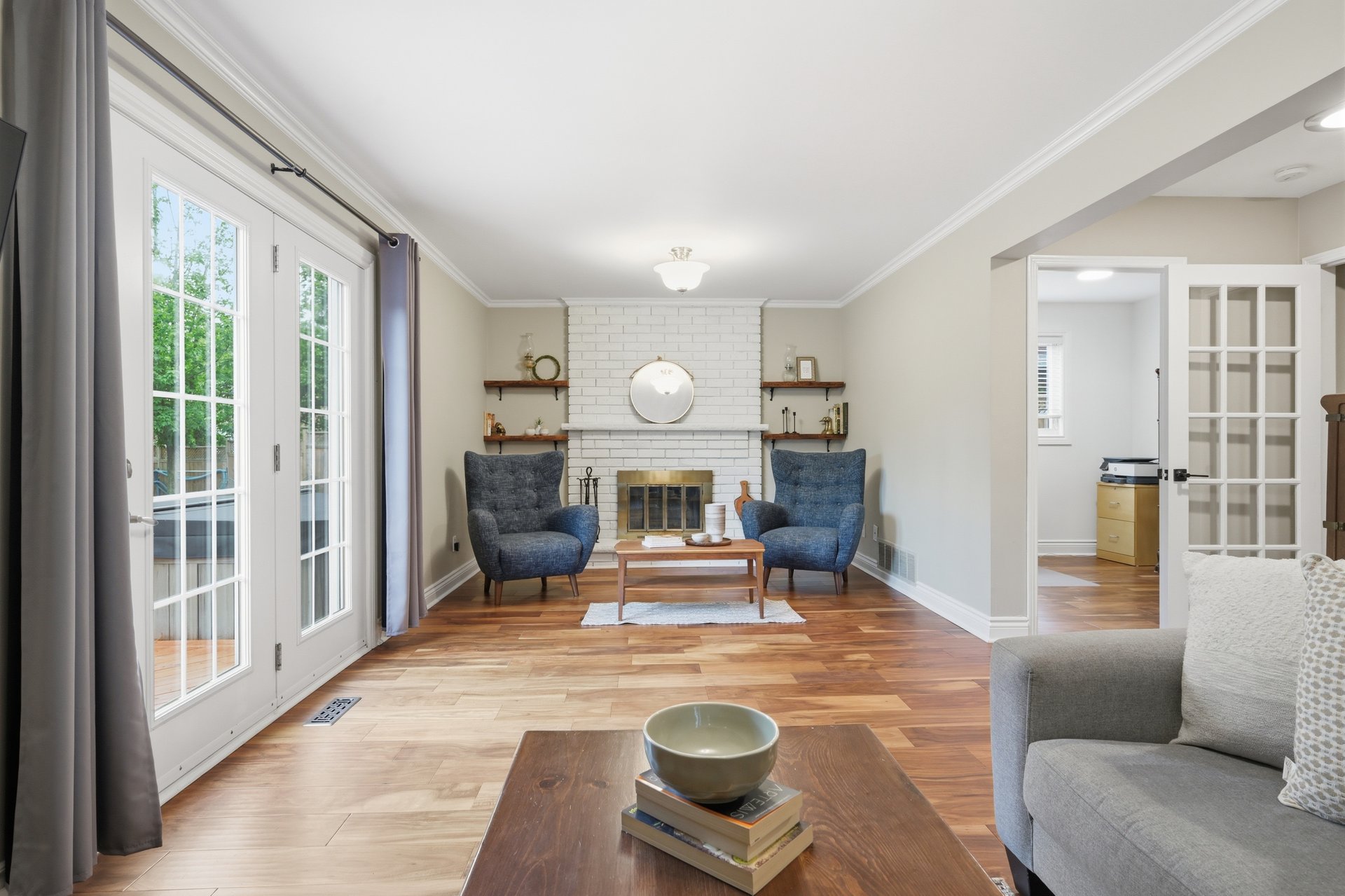 Spacious River Oaks Backsplit