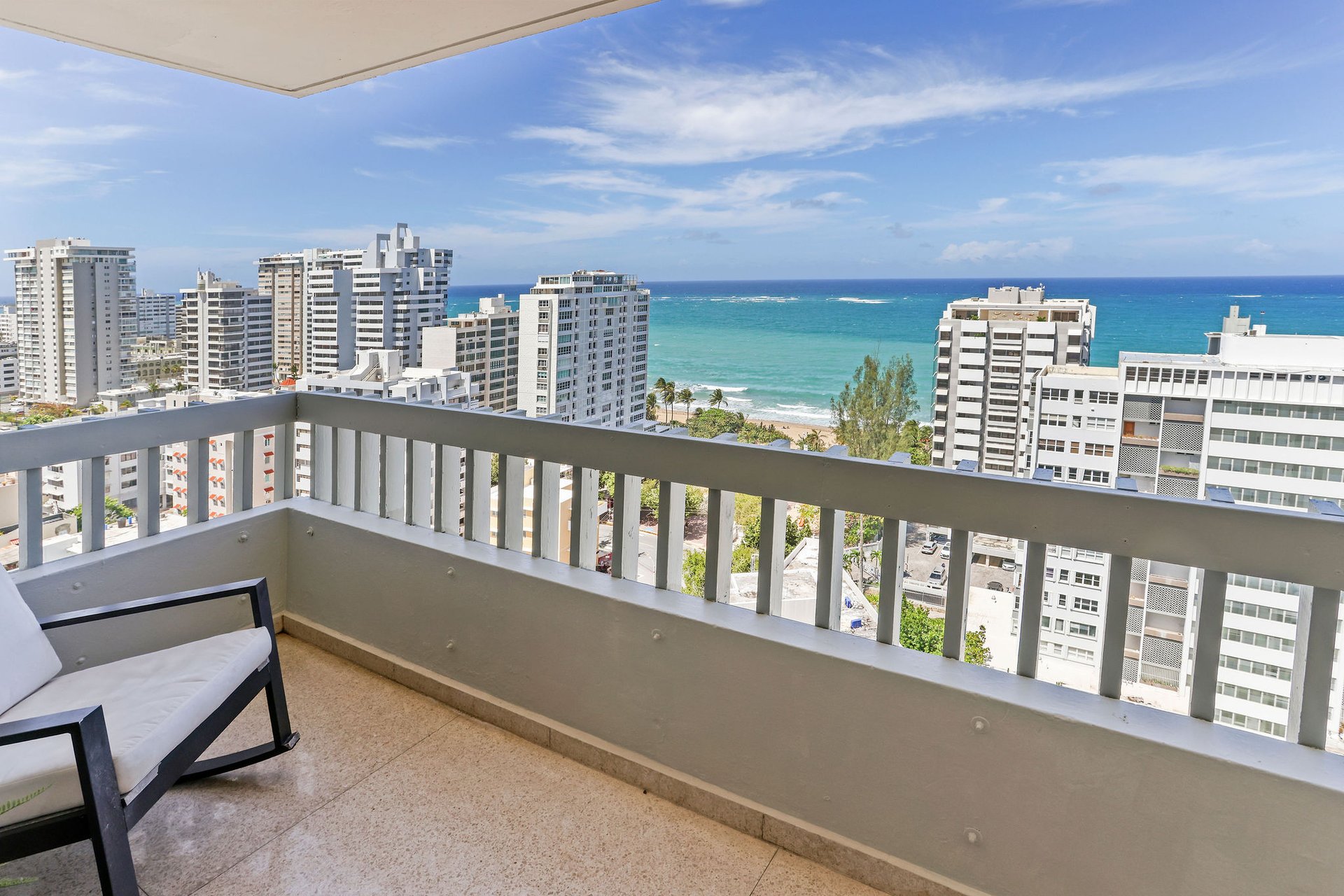 Cond. PRILA #17C, 70 Kings Court, Condado
