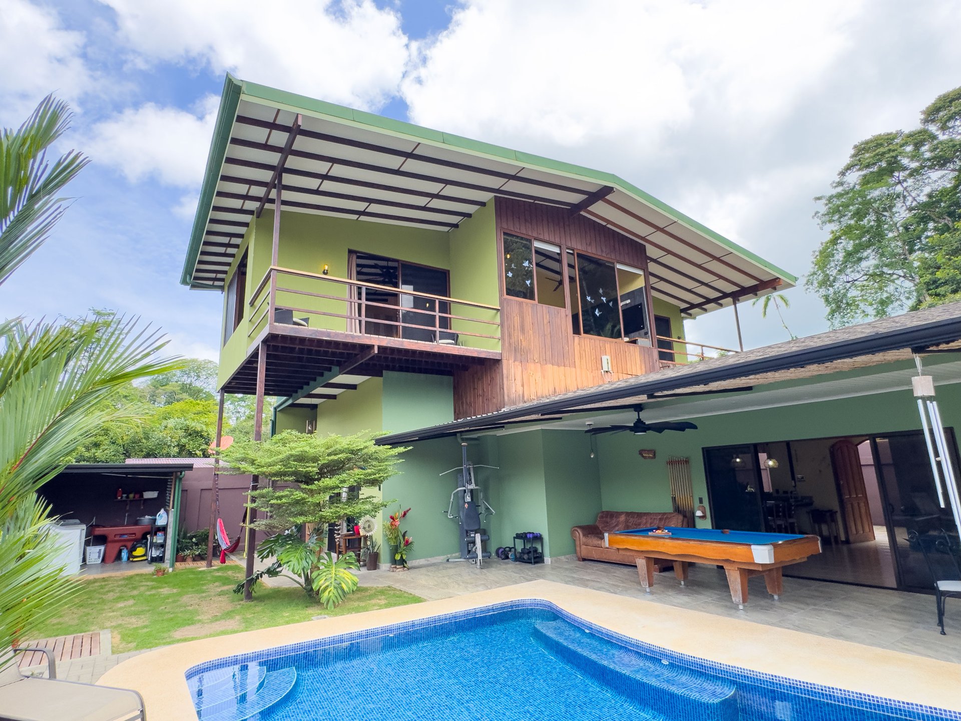 Naranjito corner lot house