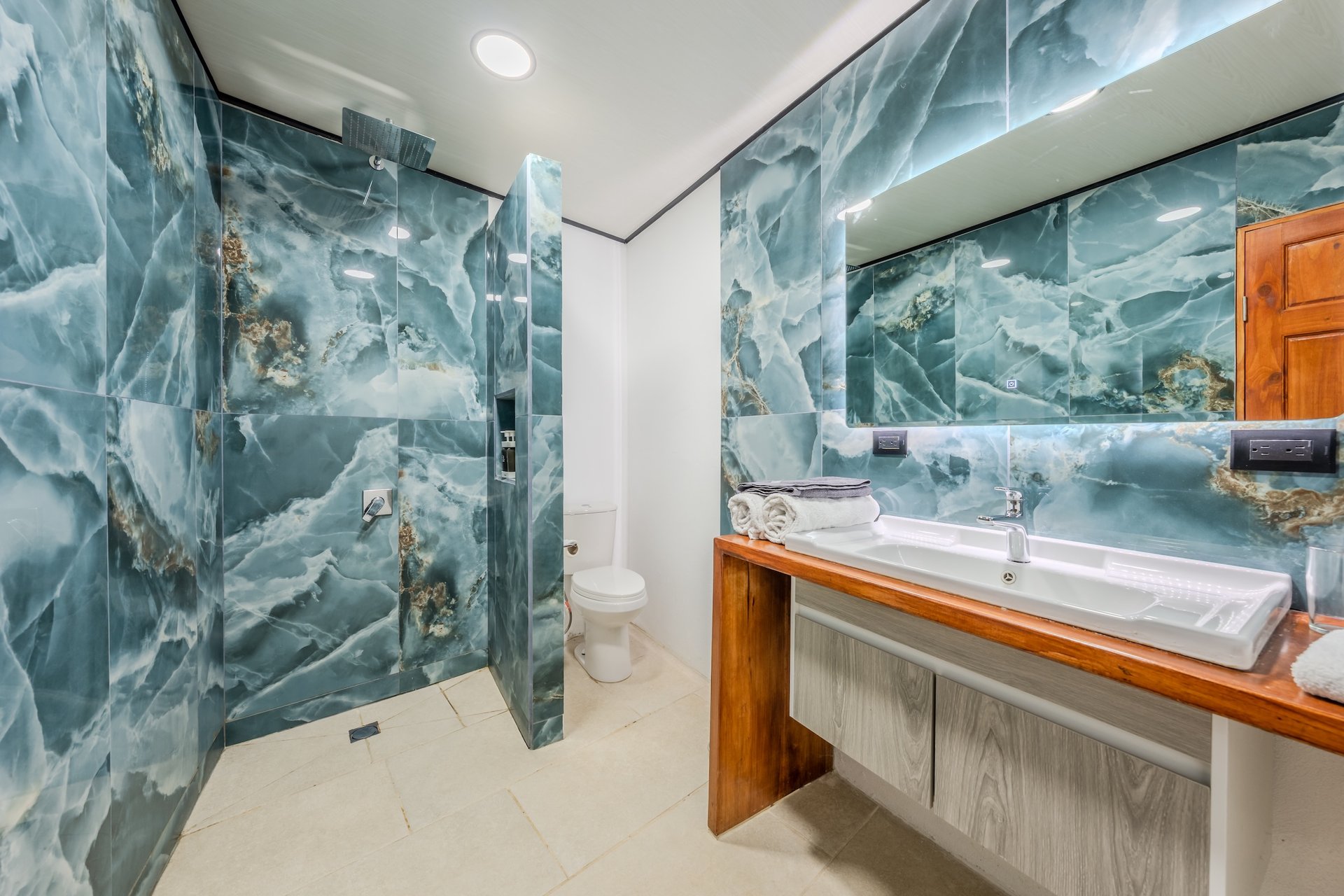 Turnkey Boutique Hotel for Sale in Bahía Ballena, Uvita – Los Papyrus (Built 2025)