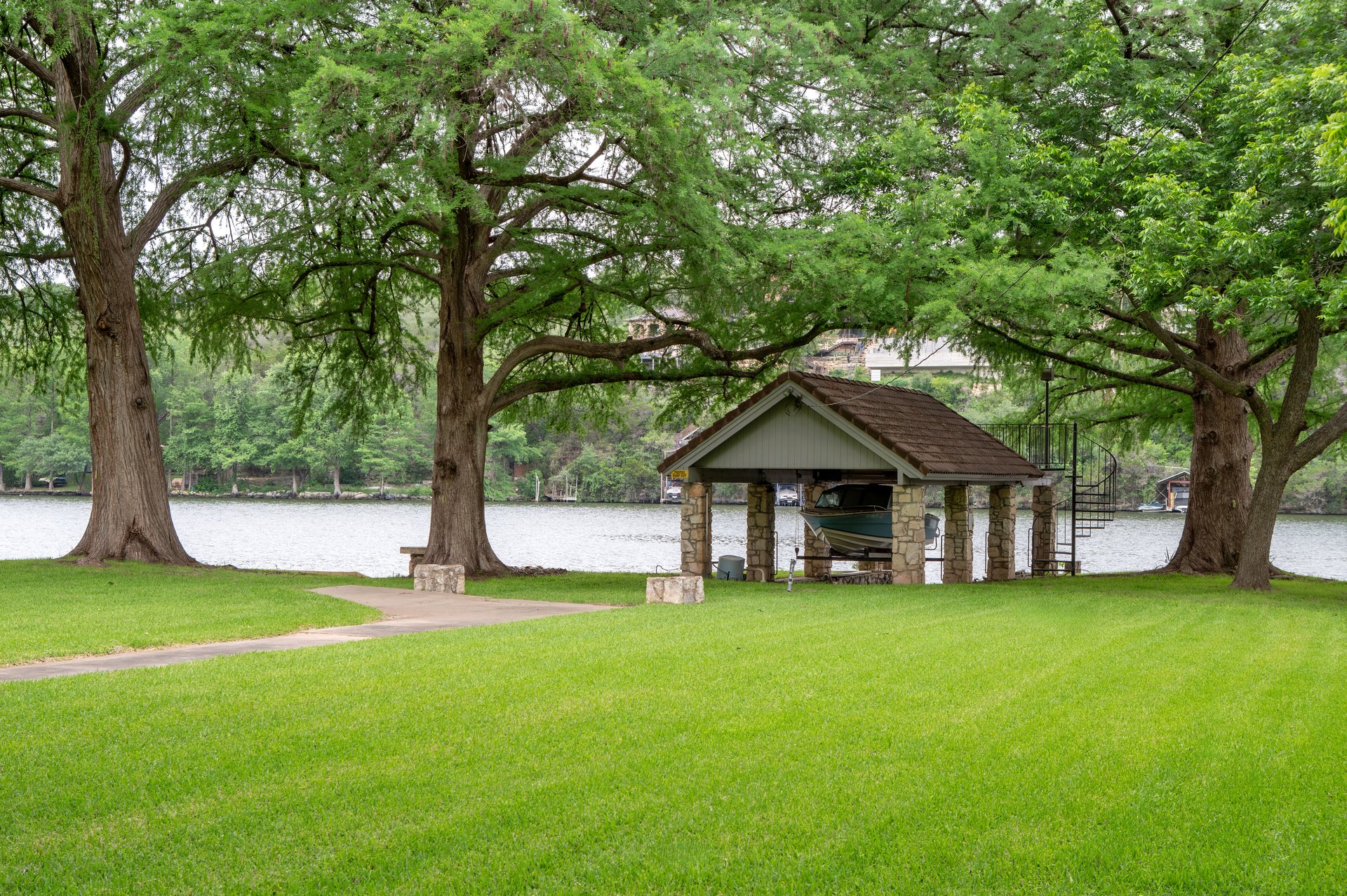 3200 Rivercrest Drive
