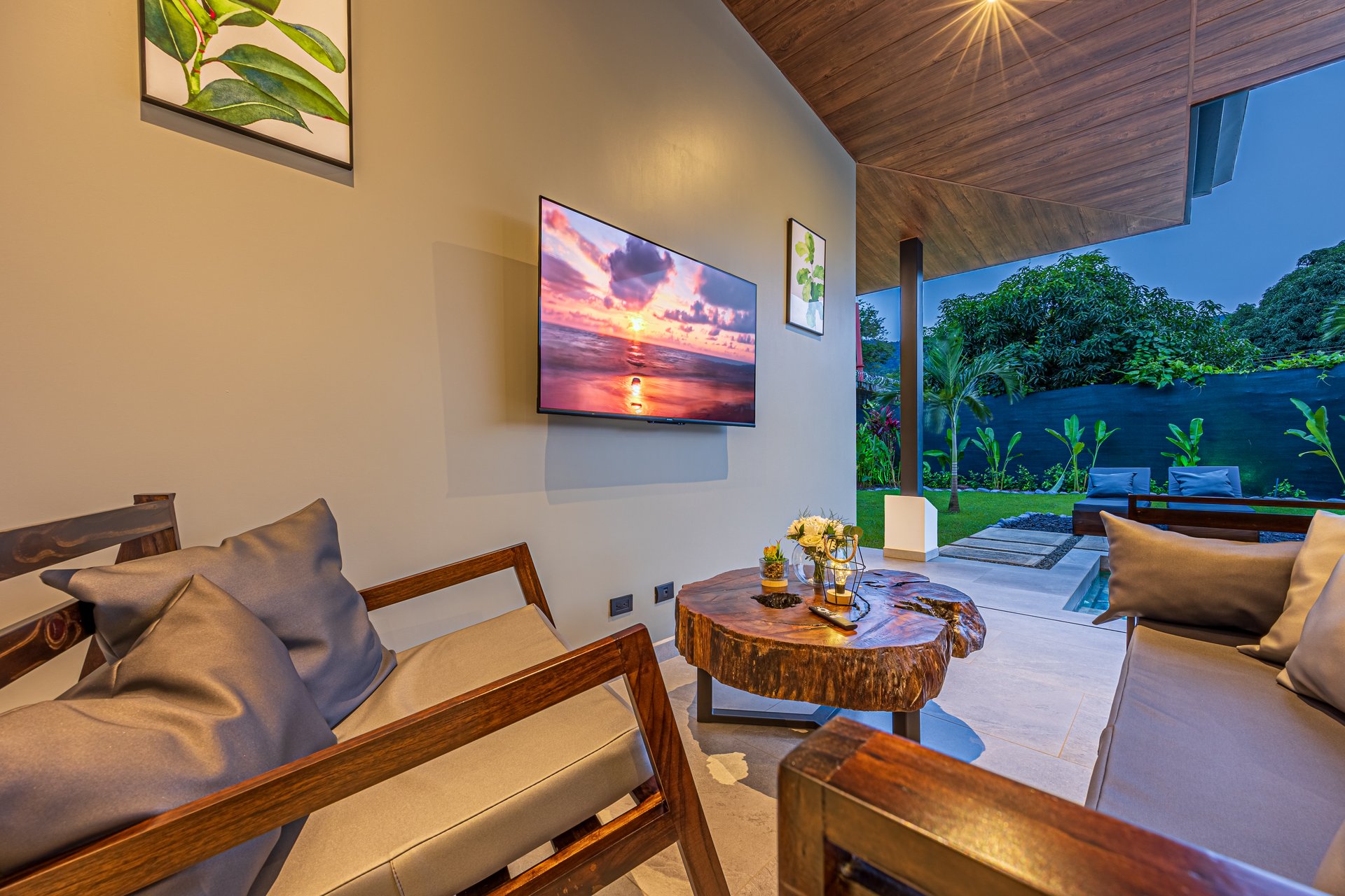 Tropica House a Luxurious Oasis in the Heart of Uvita!