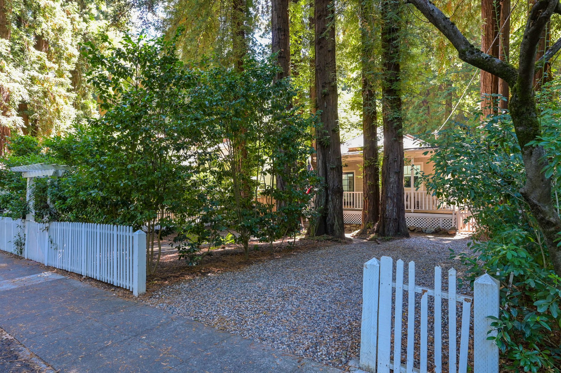 207 Madrone Ave