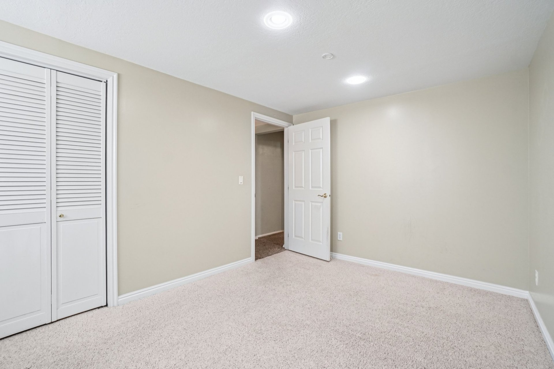 11343 S Clifford Cir