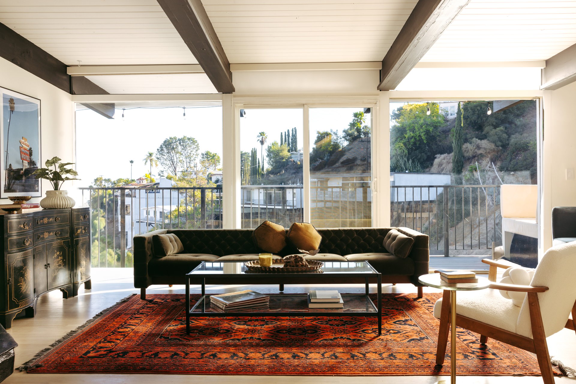 2808 Lambert Dr, Hollywood Hills 