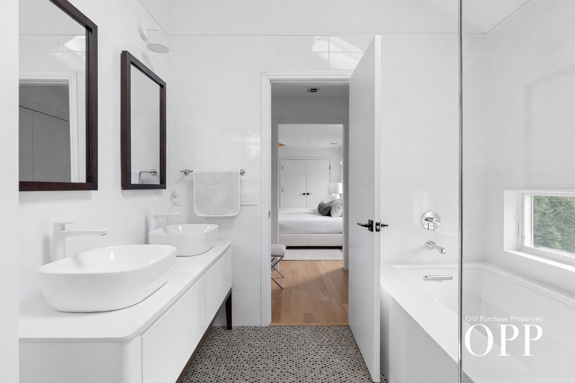 A MODERN SANCTUARY IN AN EXQUISITE LOCATION
