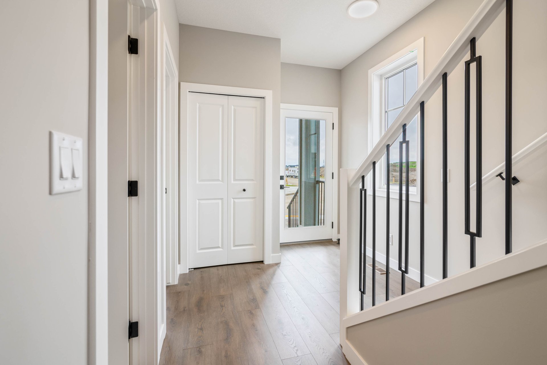 215 Belvedere Crescent SE