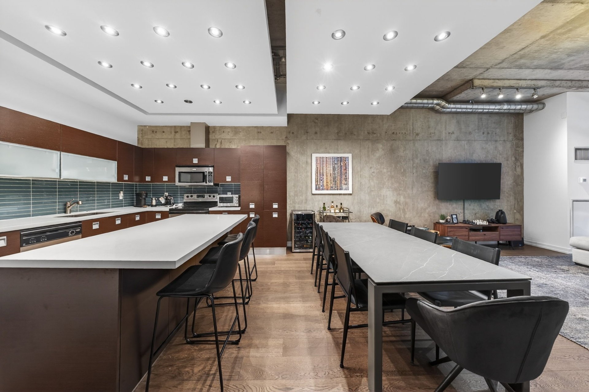  SOLD: In The Heart Of Vibrant King West