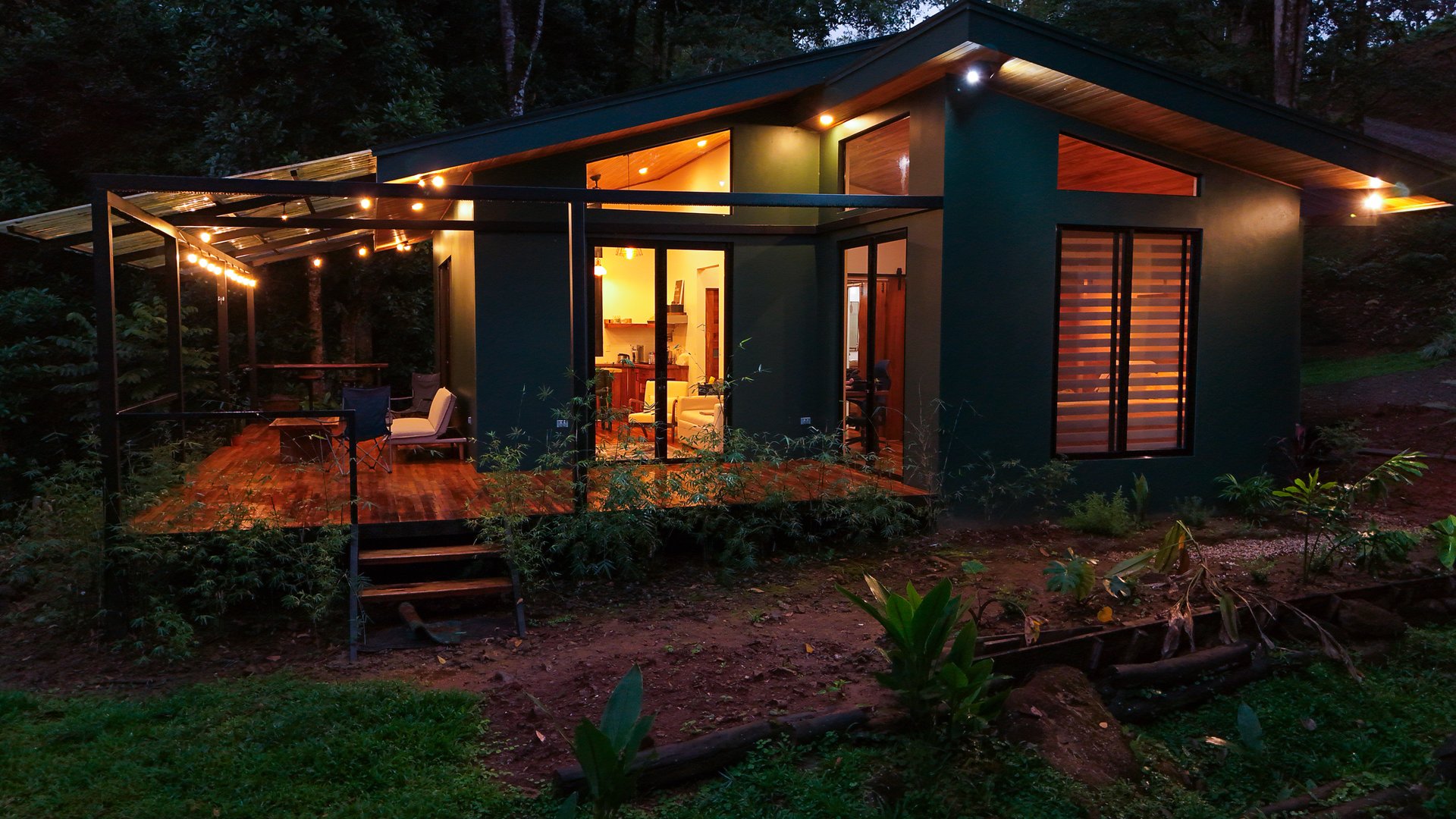 Costa Rica Mountain Retreat – 1.8 ha with Luxury Cabin, Private Lake & Riverfront