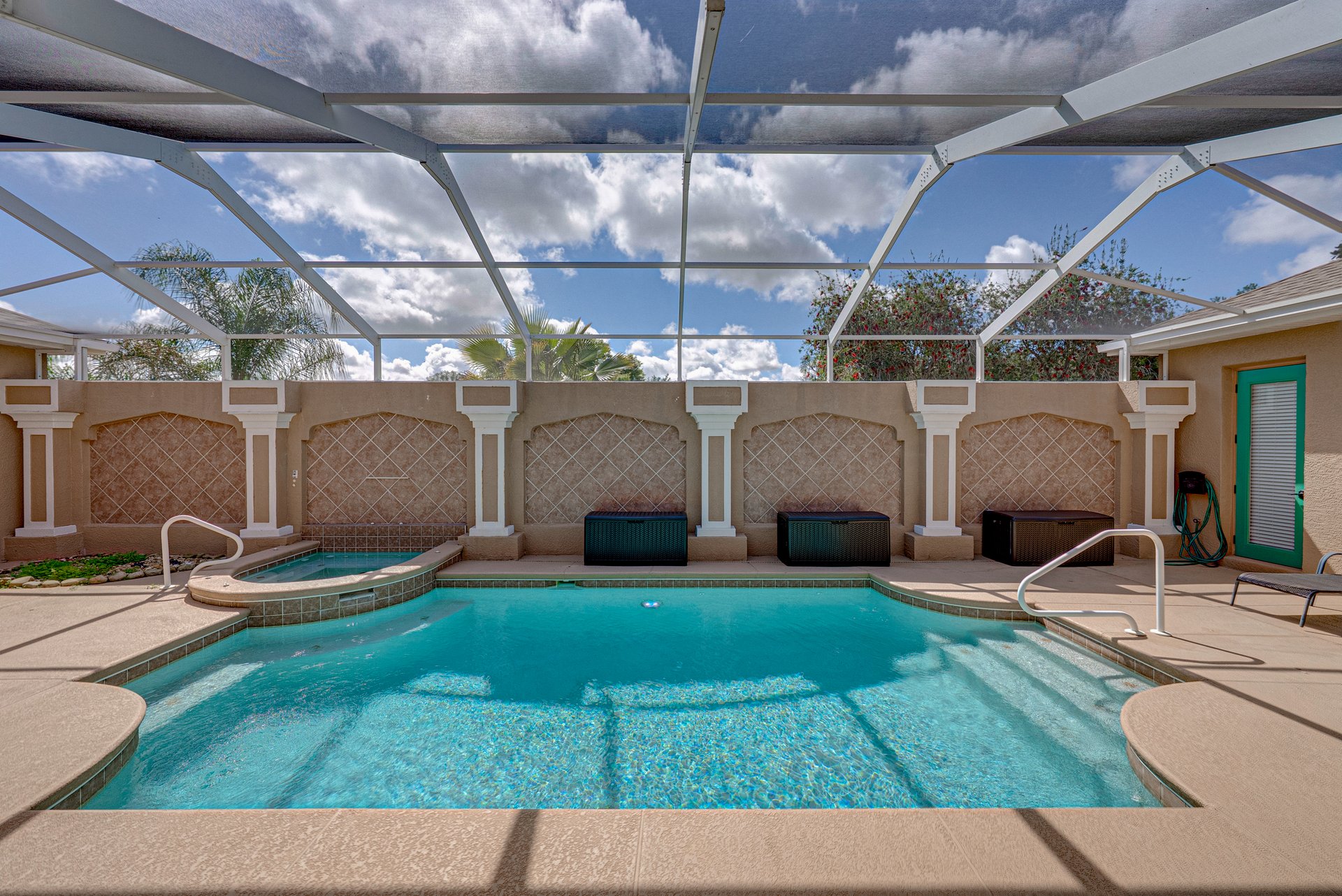 12231 WOODLANDS CIR