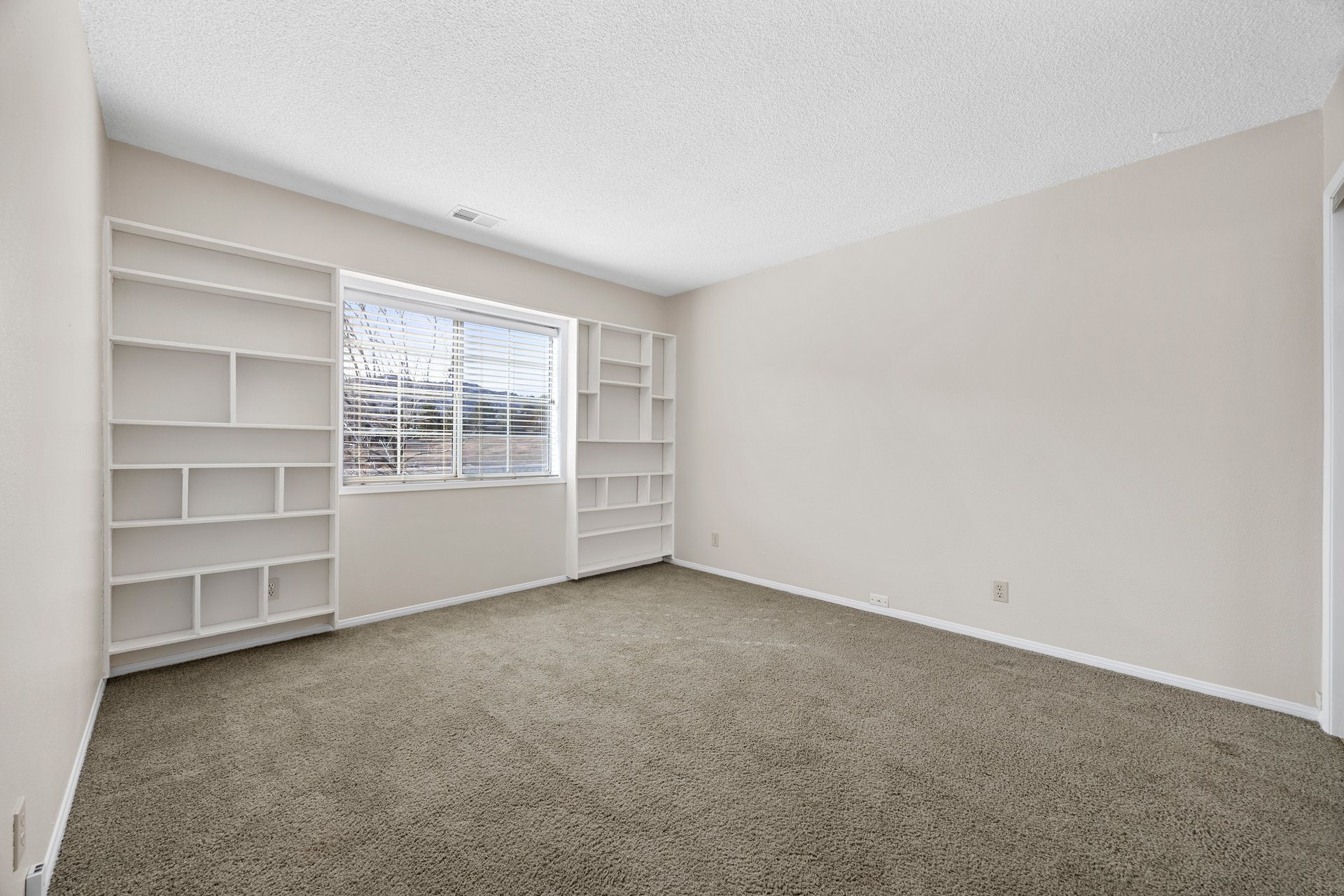 Charming Cul-de-Sac Home in East Golden Hills – 21941 Fig Court