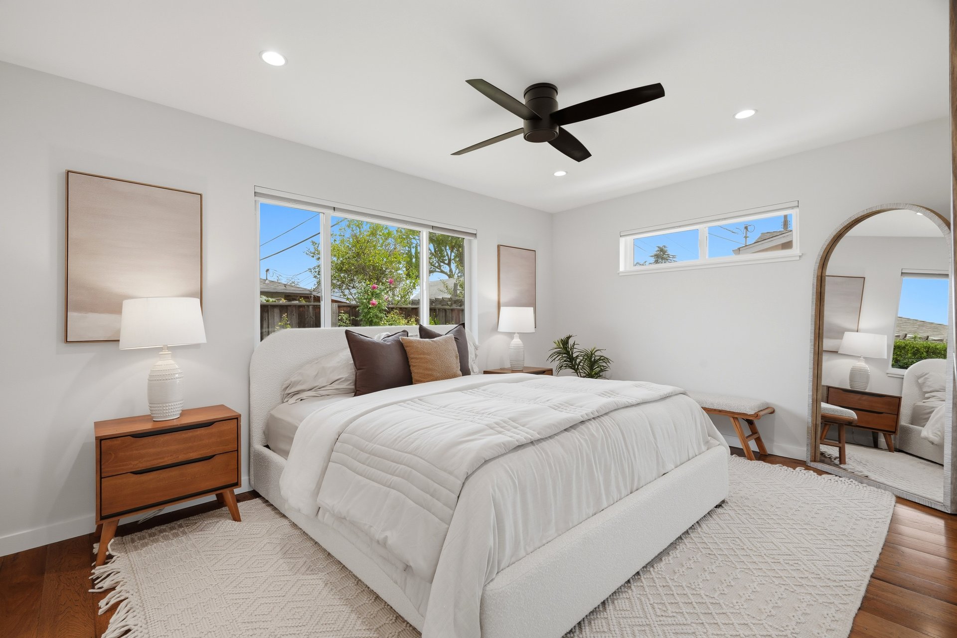 2133 Santa Cruz AVE