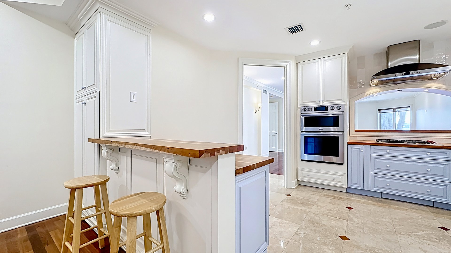 Spacious Winter Park Lakefront Condo in Perle du Lac