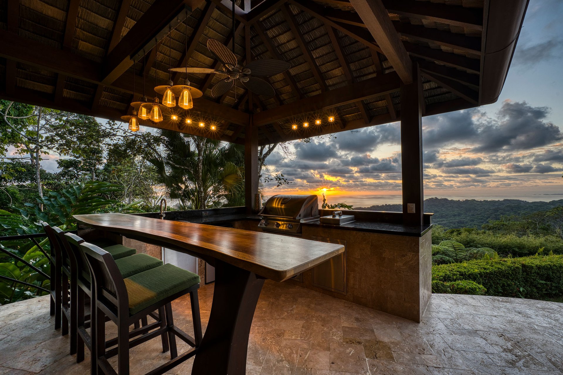Casa Bambú – LUXURY 5 BEDROOM ESTATE WITH EXCEPTIONAL OCEAN VIEWS