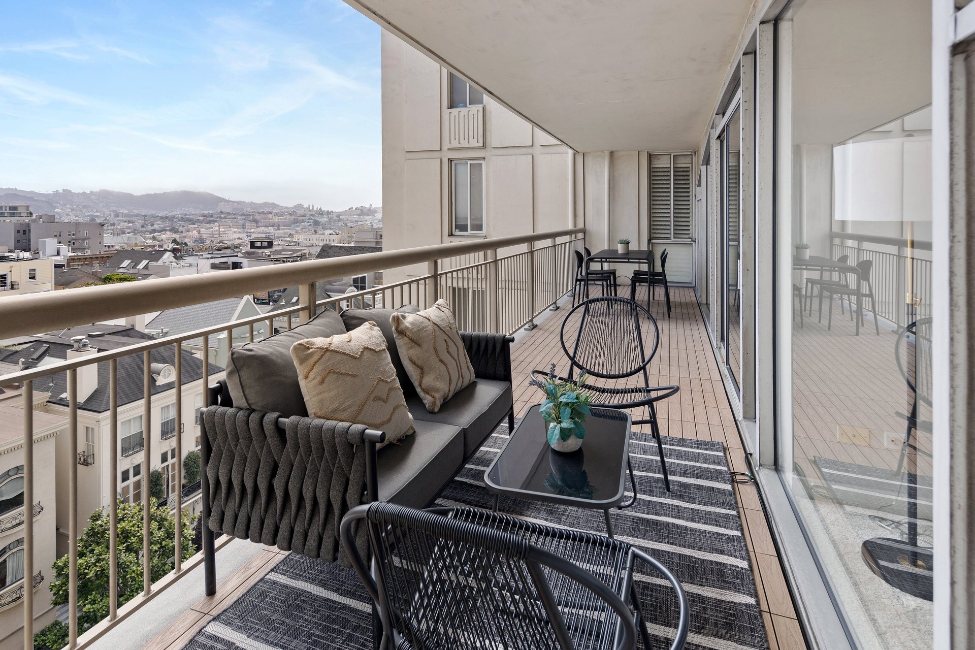 Contemporary Pacific Heights 1 Bedroom + Den