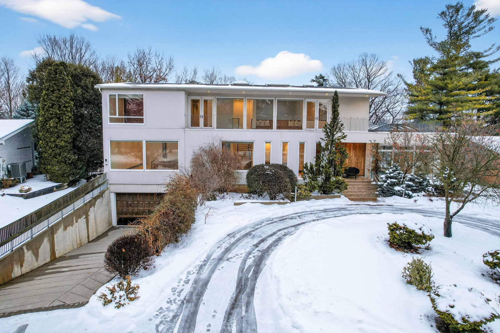 SOLD: Sophisticated & Architecturally Bold