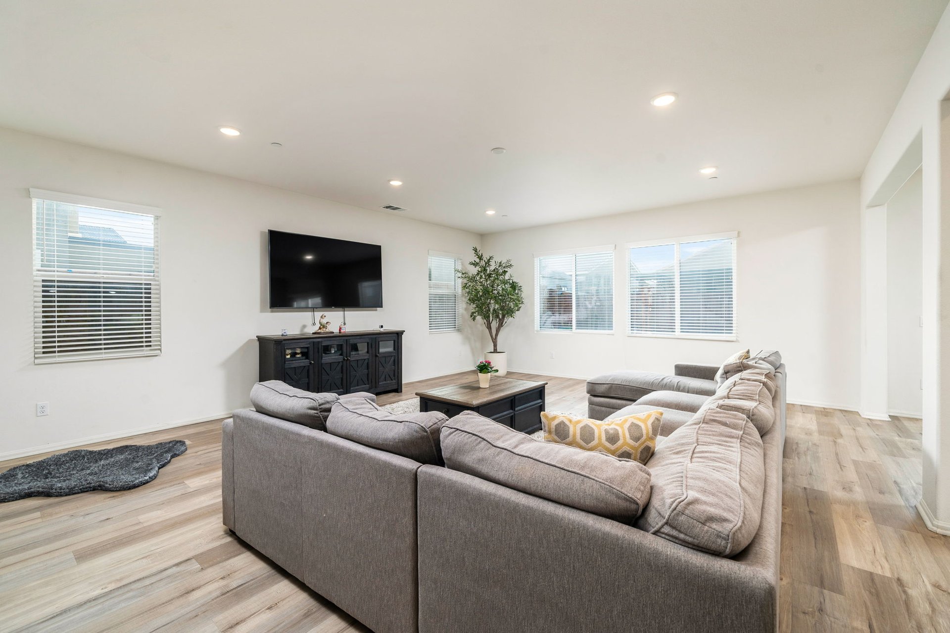 13946 Camino Cinco