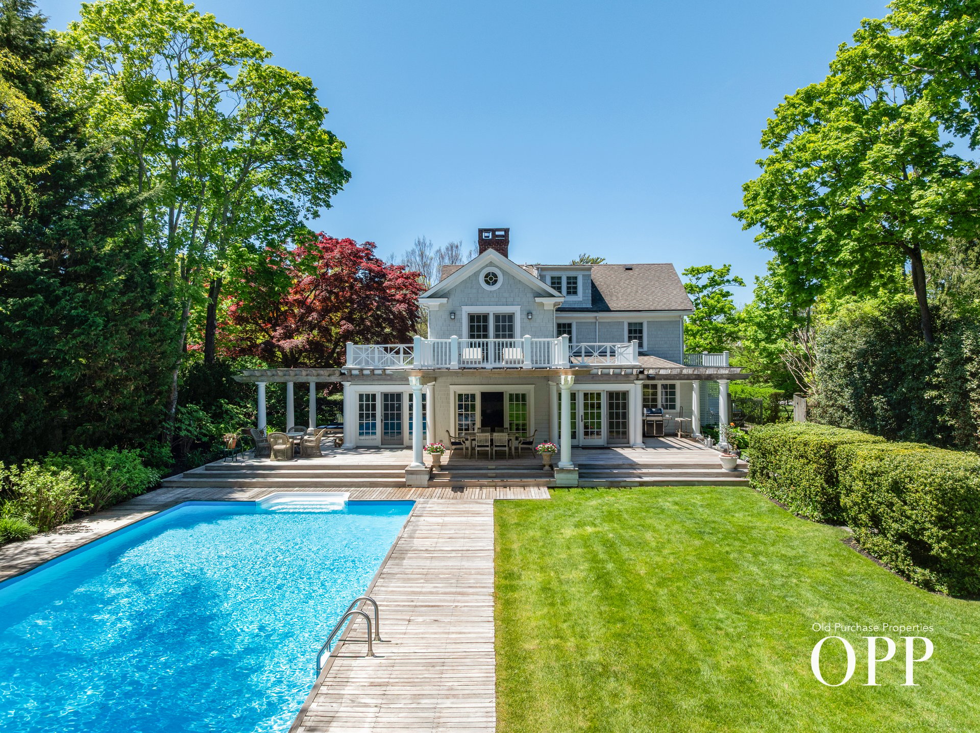 A Classic Residence in the Estate Section