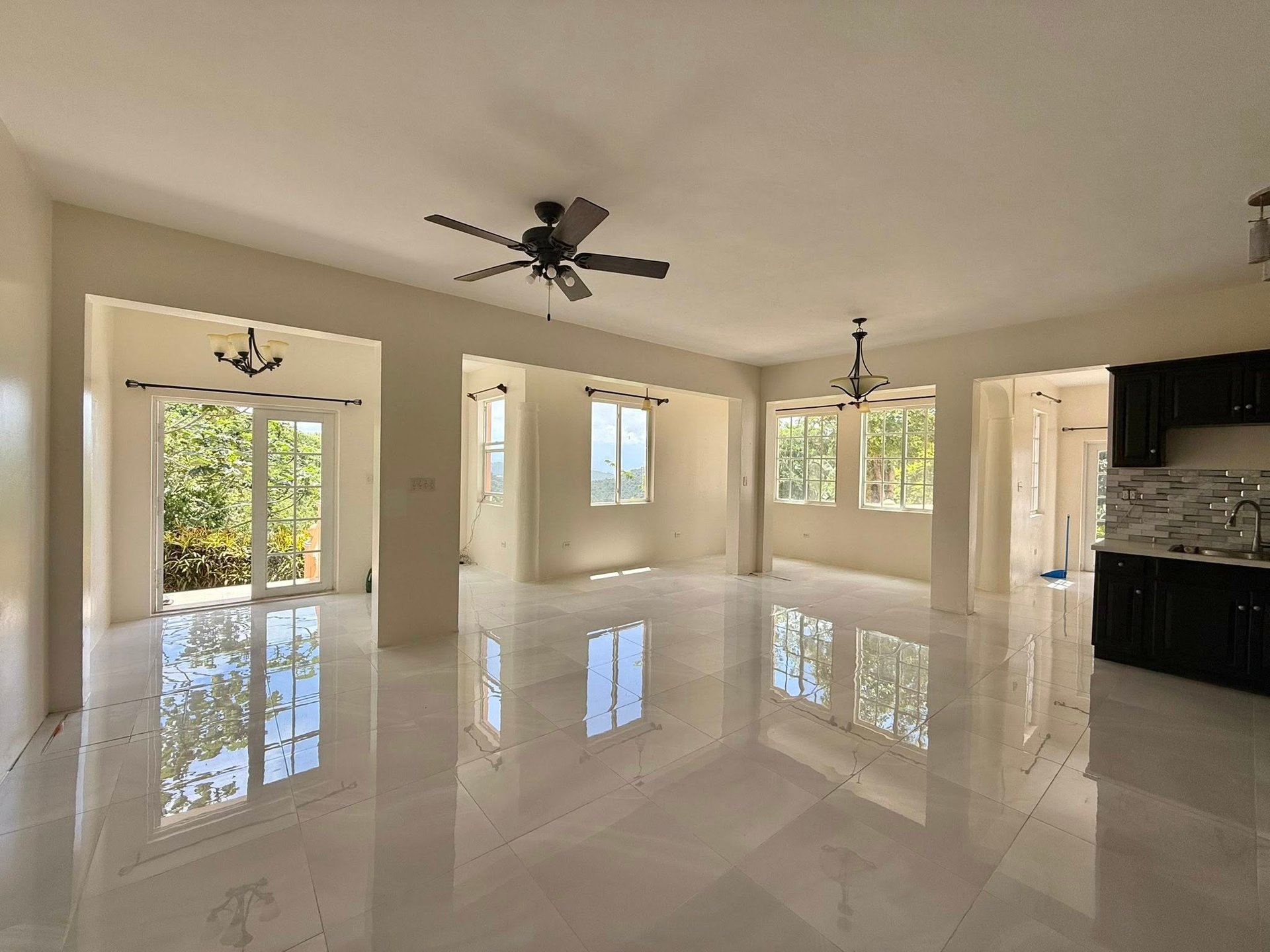1084 Private Estate with Income