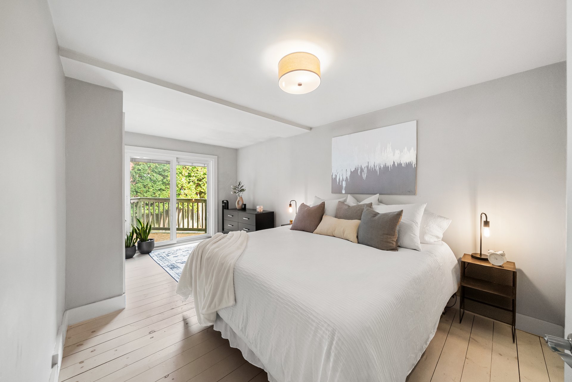 1141 Lakeshore Rd W