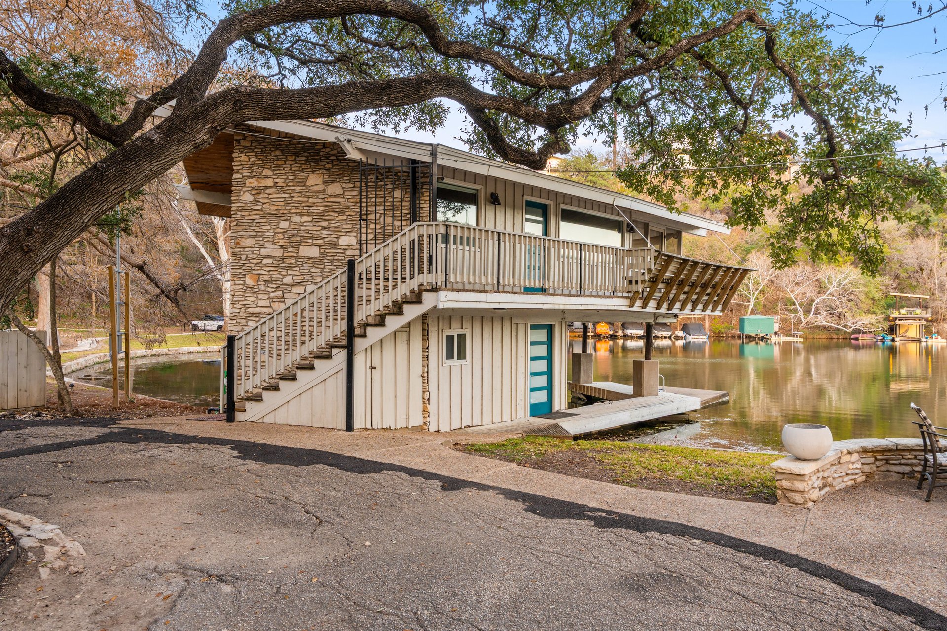 1901 Westlake Drive