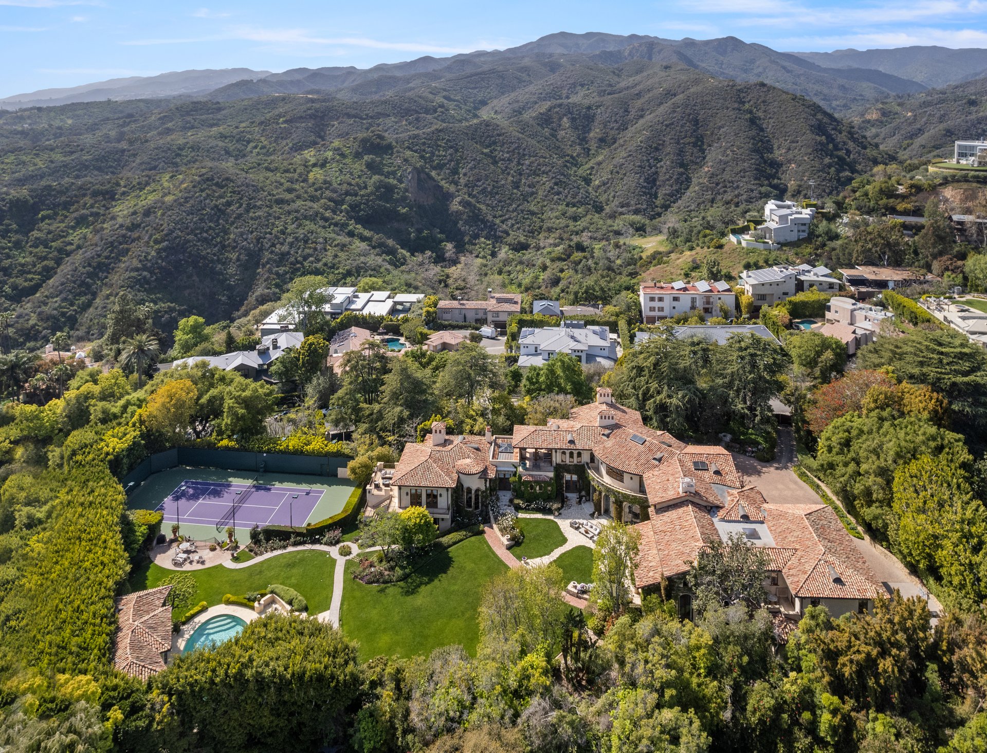 1550 Amalfi DR