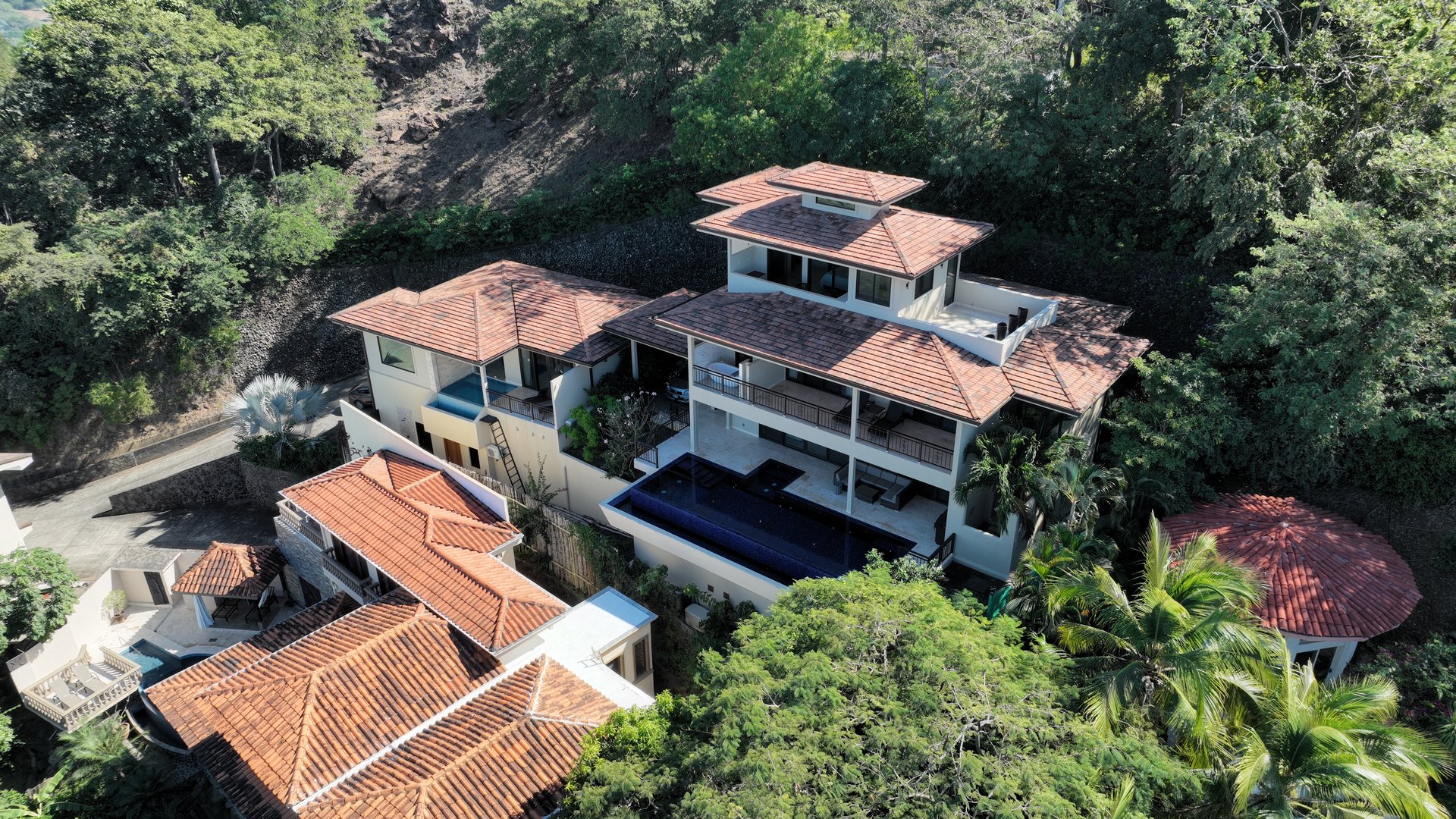 Casa Todo Bien and Guest House: Luxury 4BR Main Home + Guest House with Ocean Views