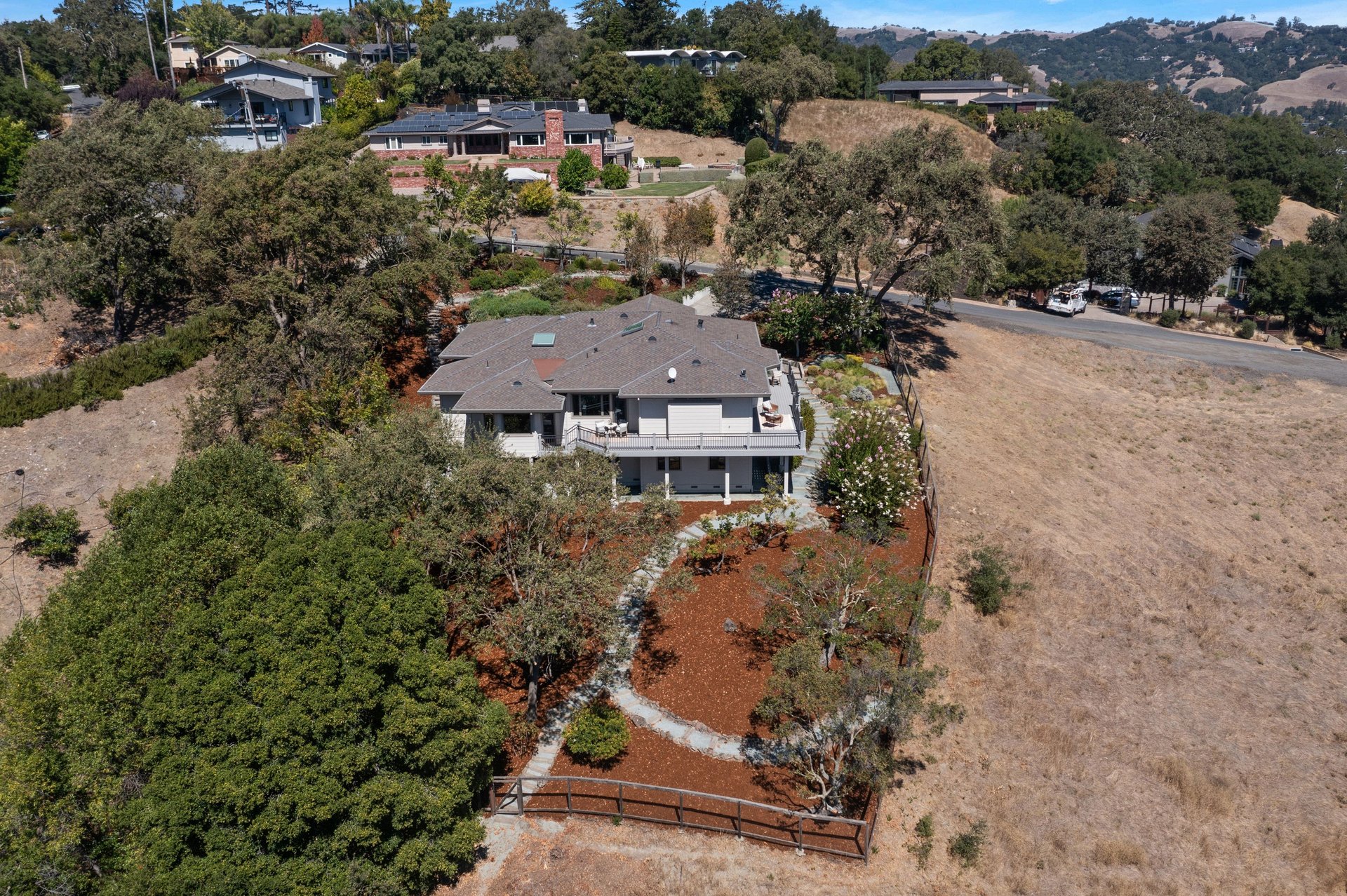 809 Mountain View Dr