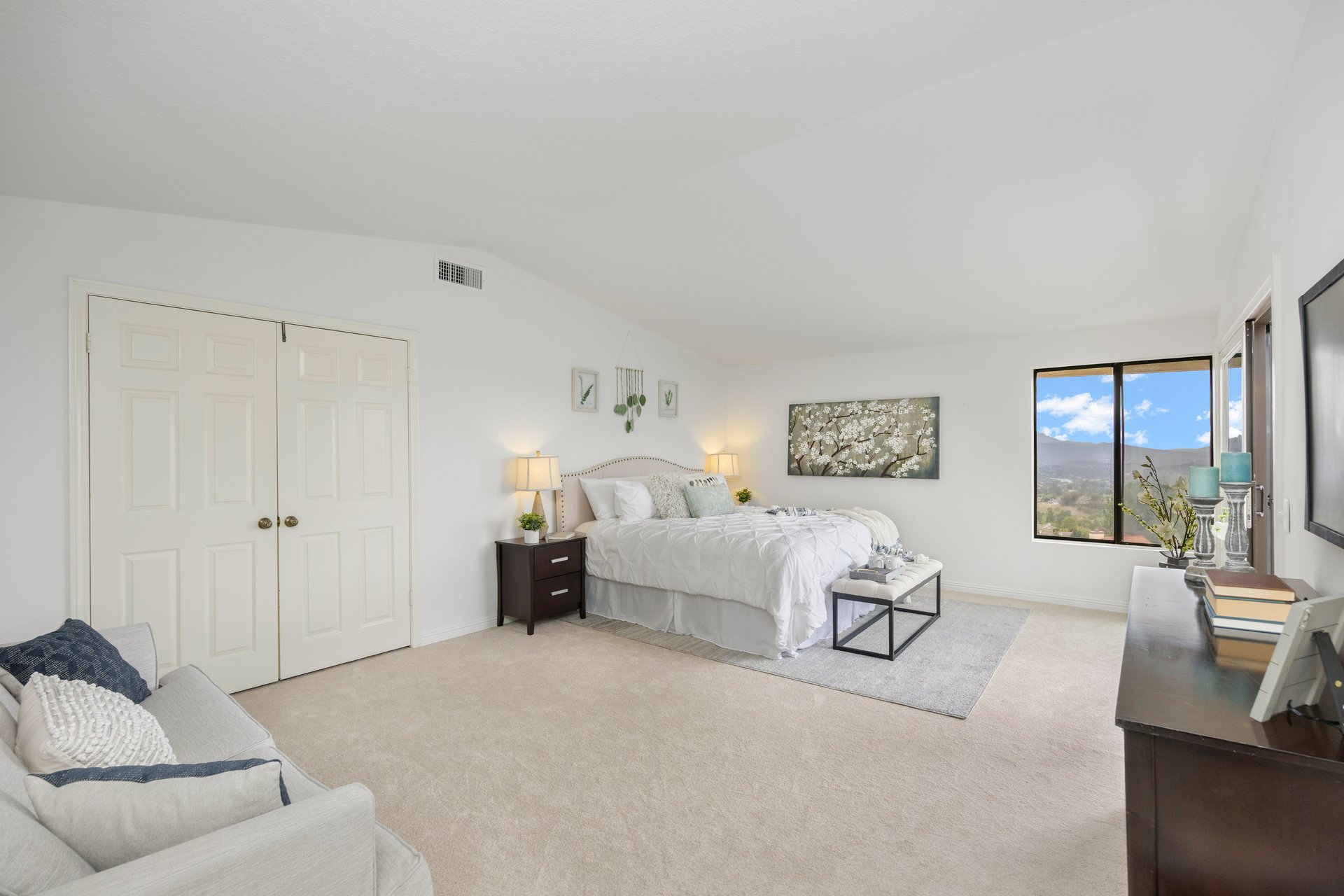 2736 Whitechapel Pl